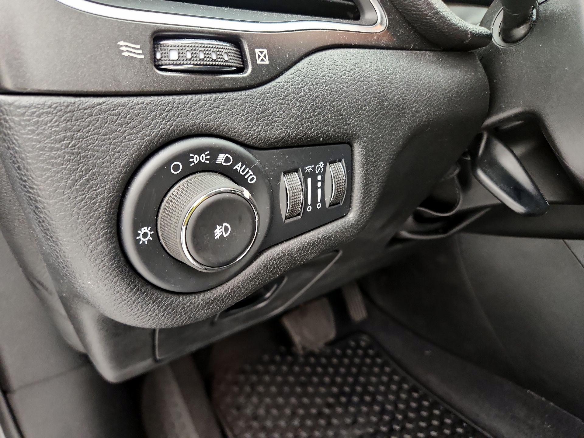 Thumbnail: 2022 Jeep Cherokee - 13