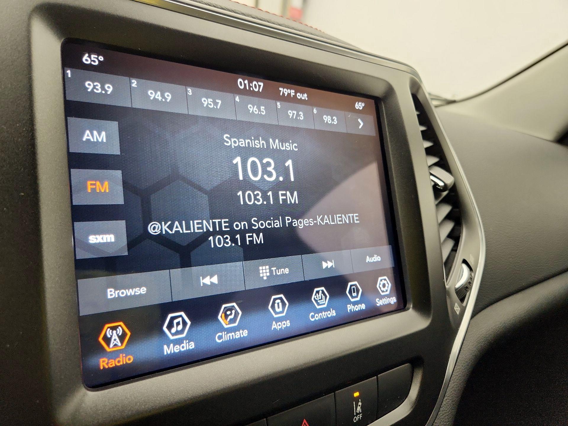 Thumbnail: 2022 Jeep Cherokee - 15