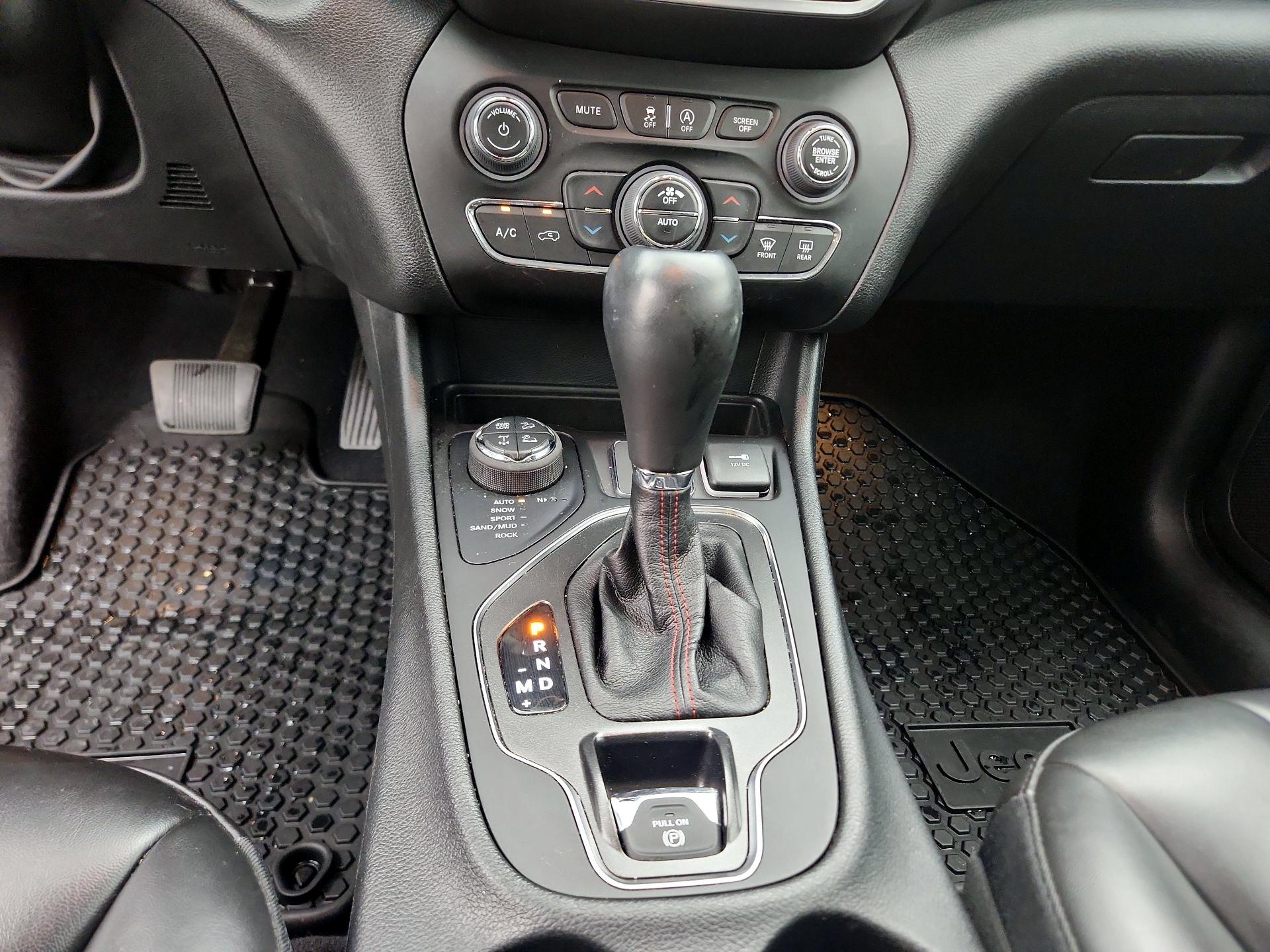 Thumbnail: 2022 Jeep Cherokee - 17