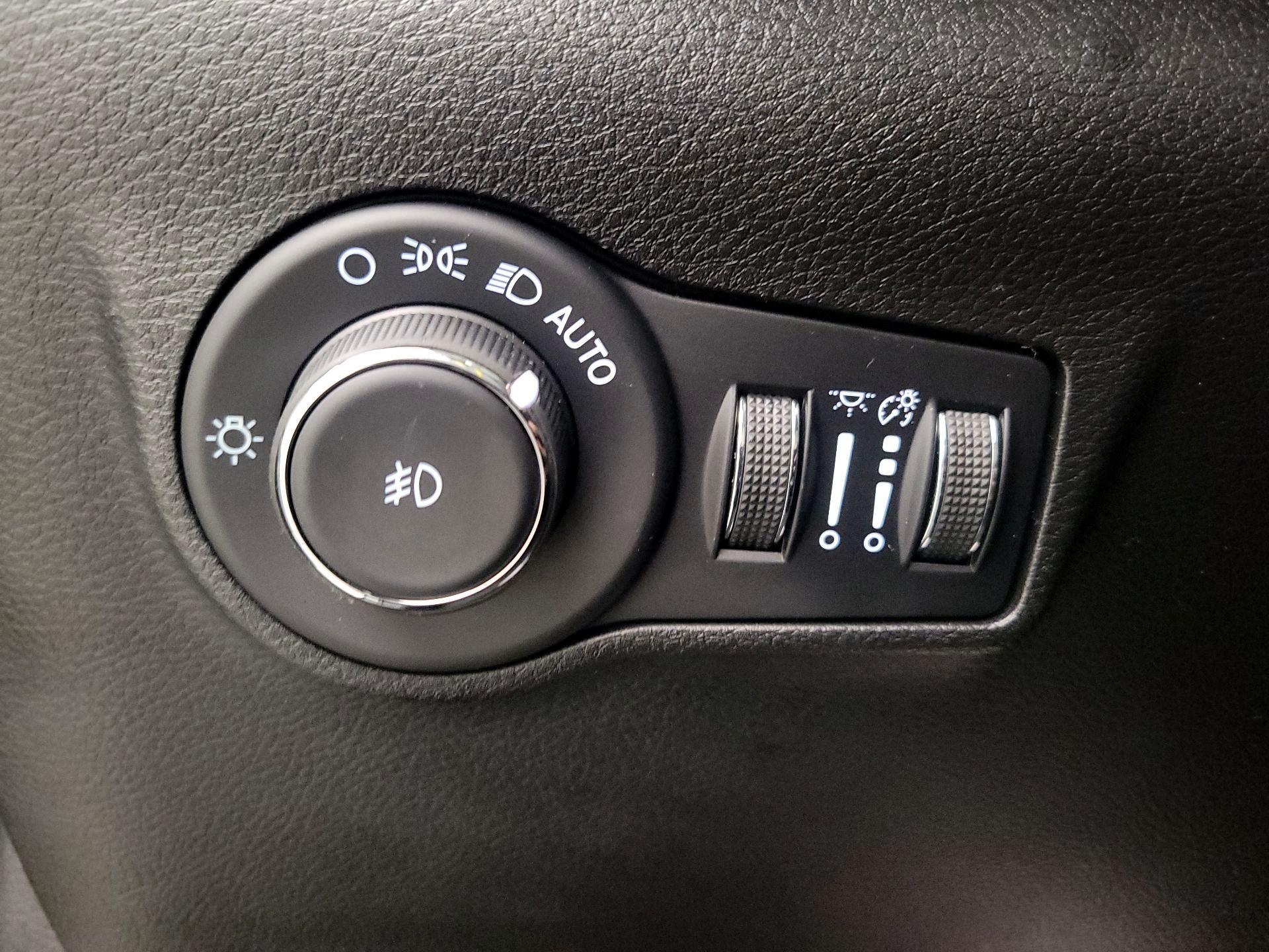 Thumbnail: 2022 Jeep Compass - 13