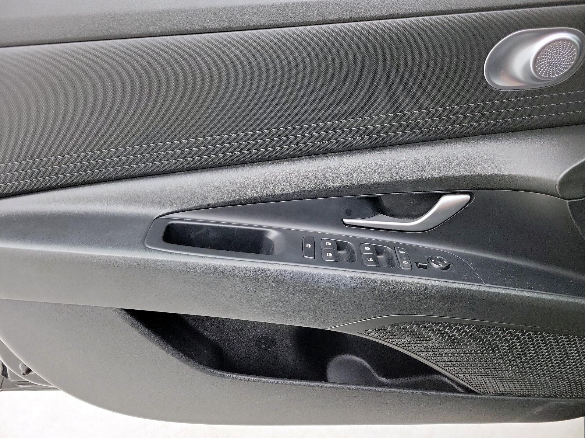 Thumbnail: 2021 Hyundai Elantra - 12