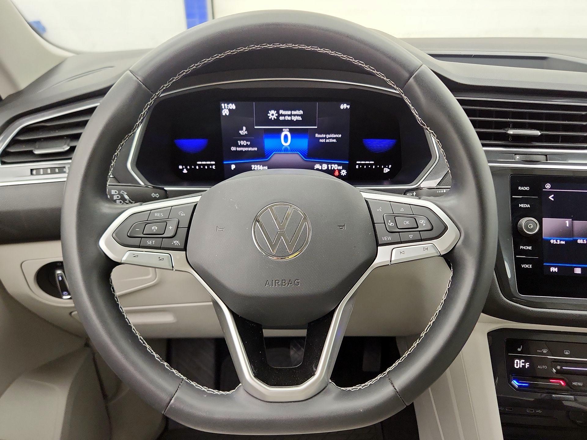 Thumbnail: 2023 Volkswagen Tiguan - 10