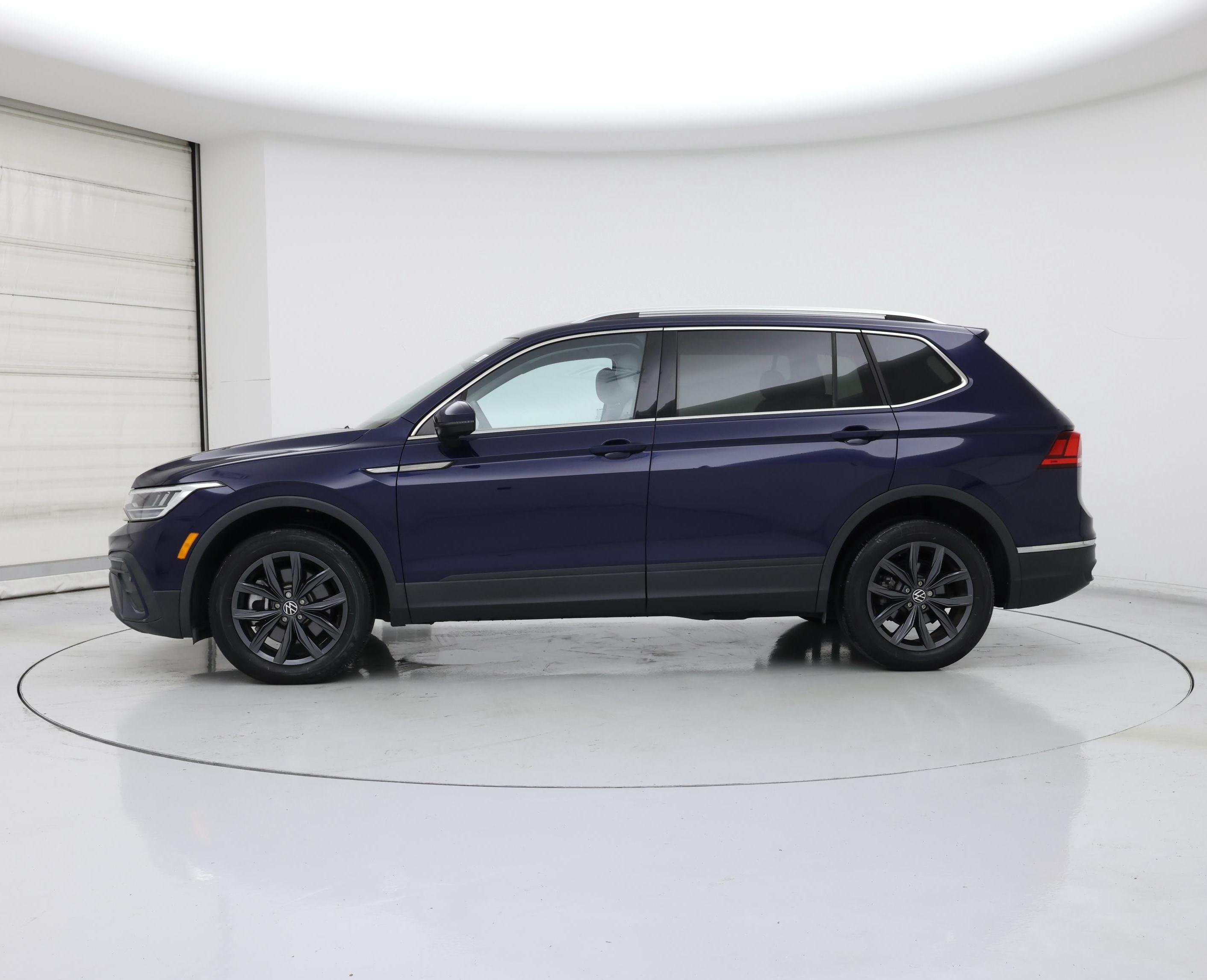 Thumbnail: 2023 Volkswagen Tiguan - 3