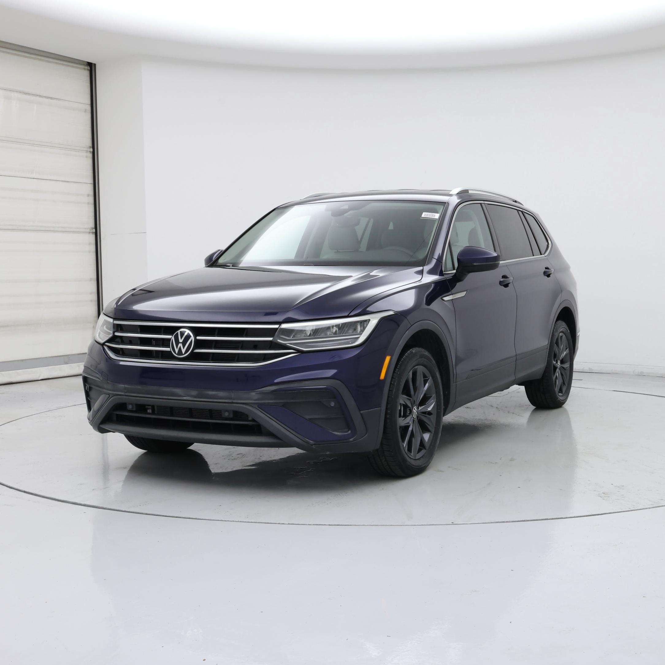Thumbnail: 2023 Volkswagen Tiguan - 4
