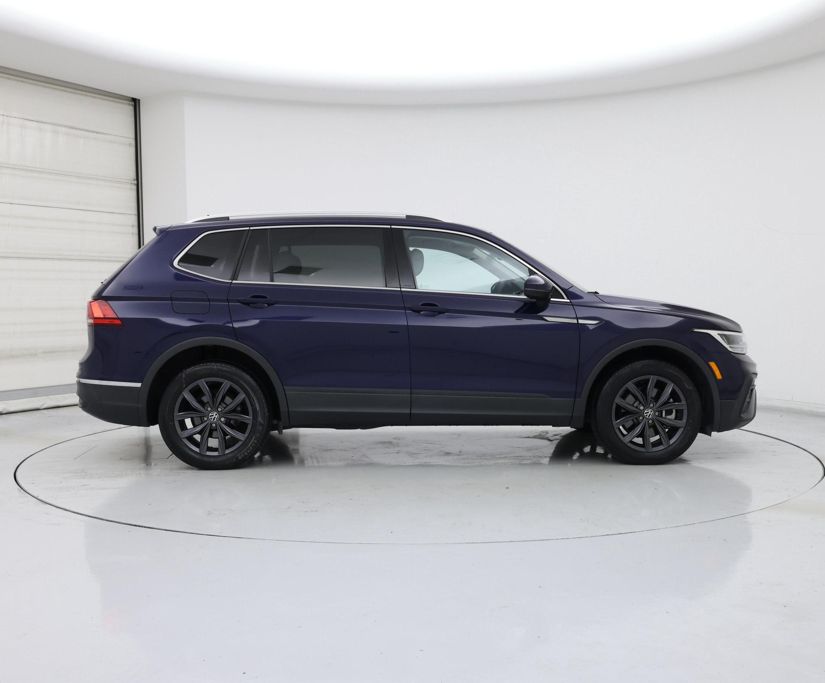 Thumbnail: 2023 Volkswagen Tiguan - 7