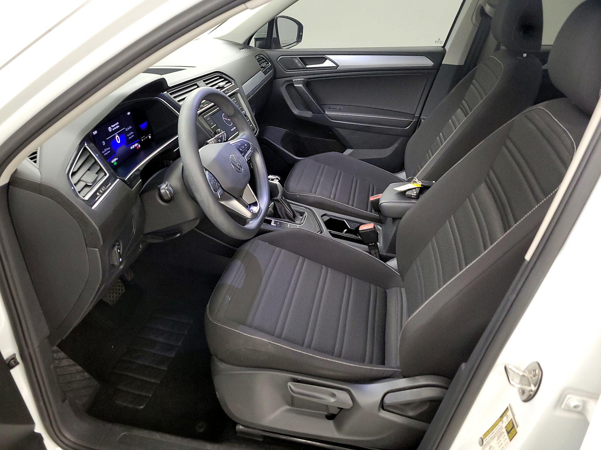 Thumbnail: 2023 Volkswagen Tiguan - 11