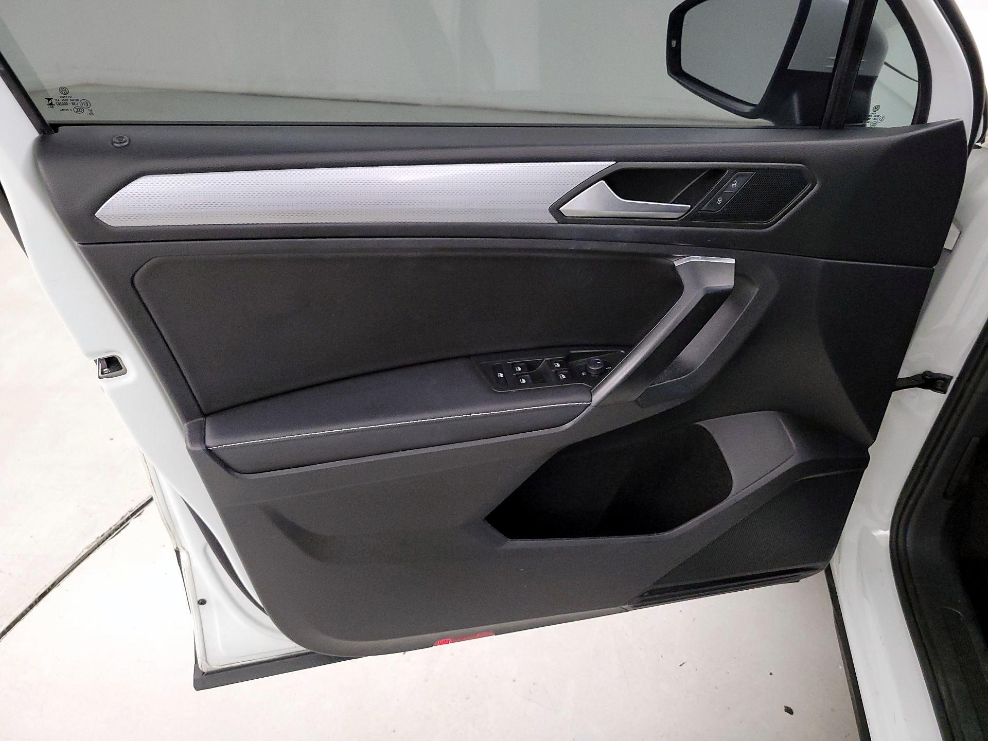 Thumbnail: 2023 Volkswagen Tiguan - 12