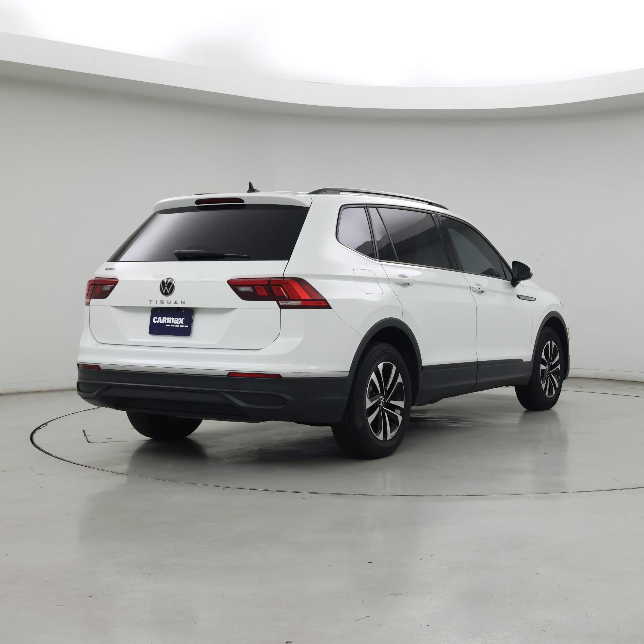 Thumbnail: 2023 Volkswagen Tiguan - 8