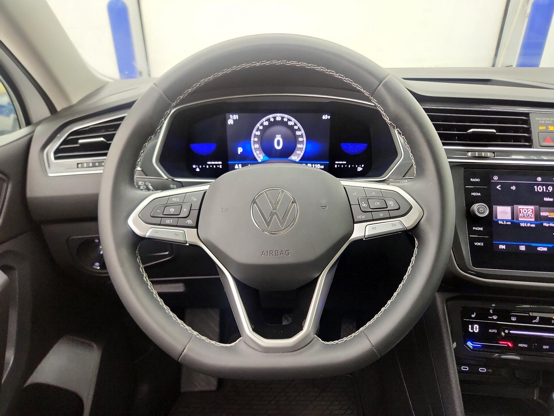Thumbnail: 2023 Volkswagen Tiguan - 10