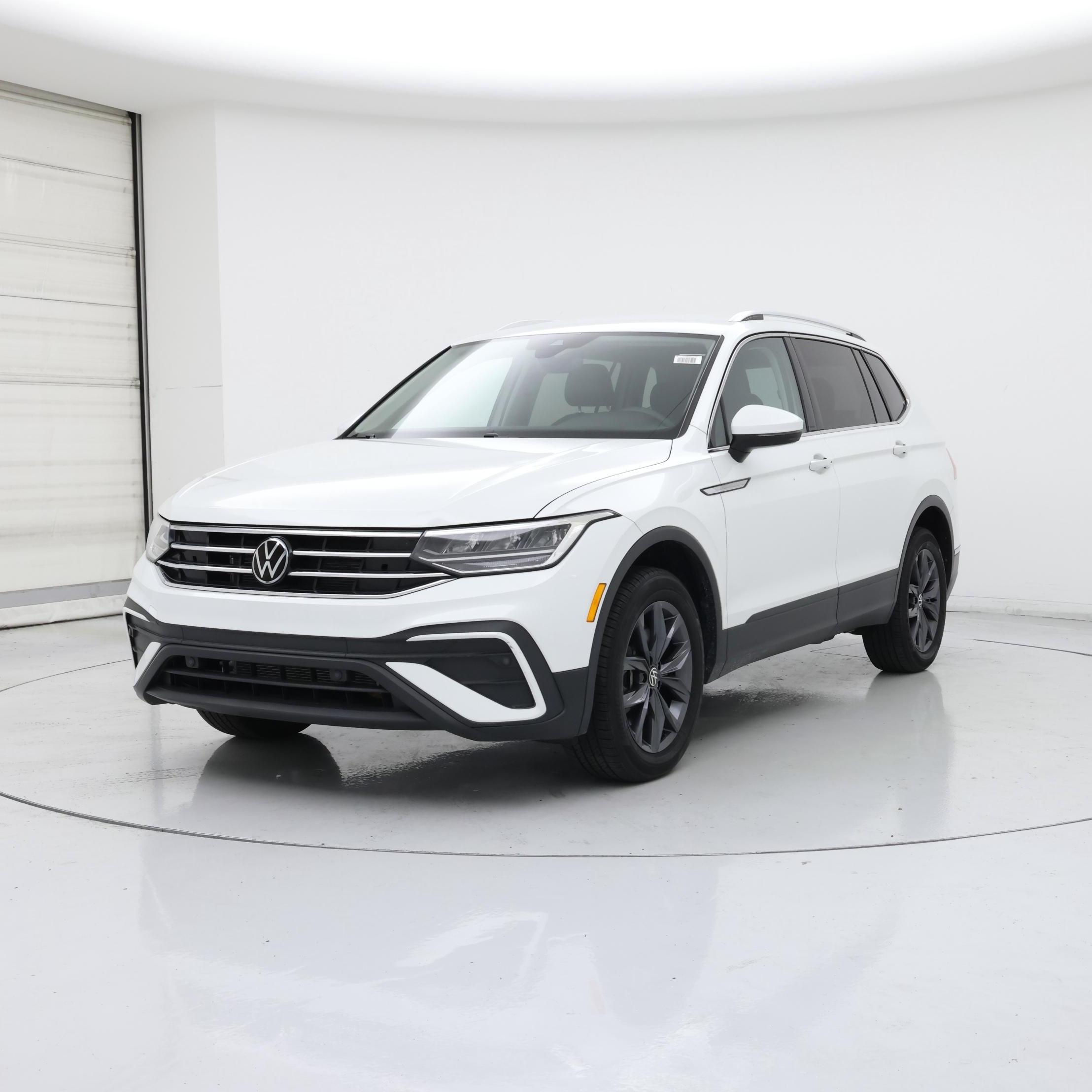 Thumbnail: 2023 Volkswagen Tiguan - 4