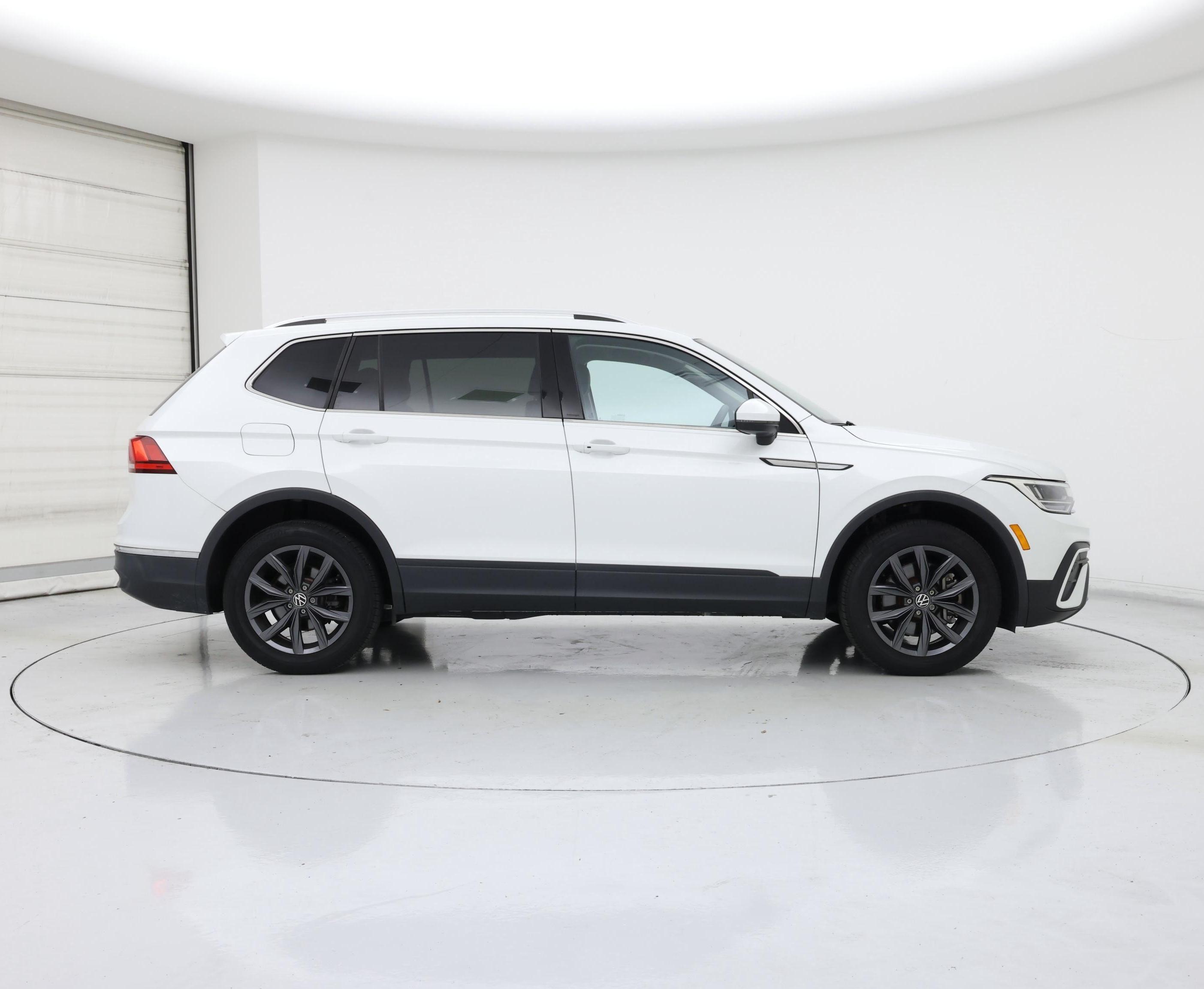 Thumbnail: 2023 Volkswagen Tiguan - 7
