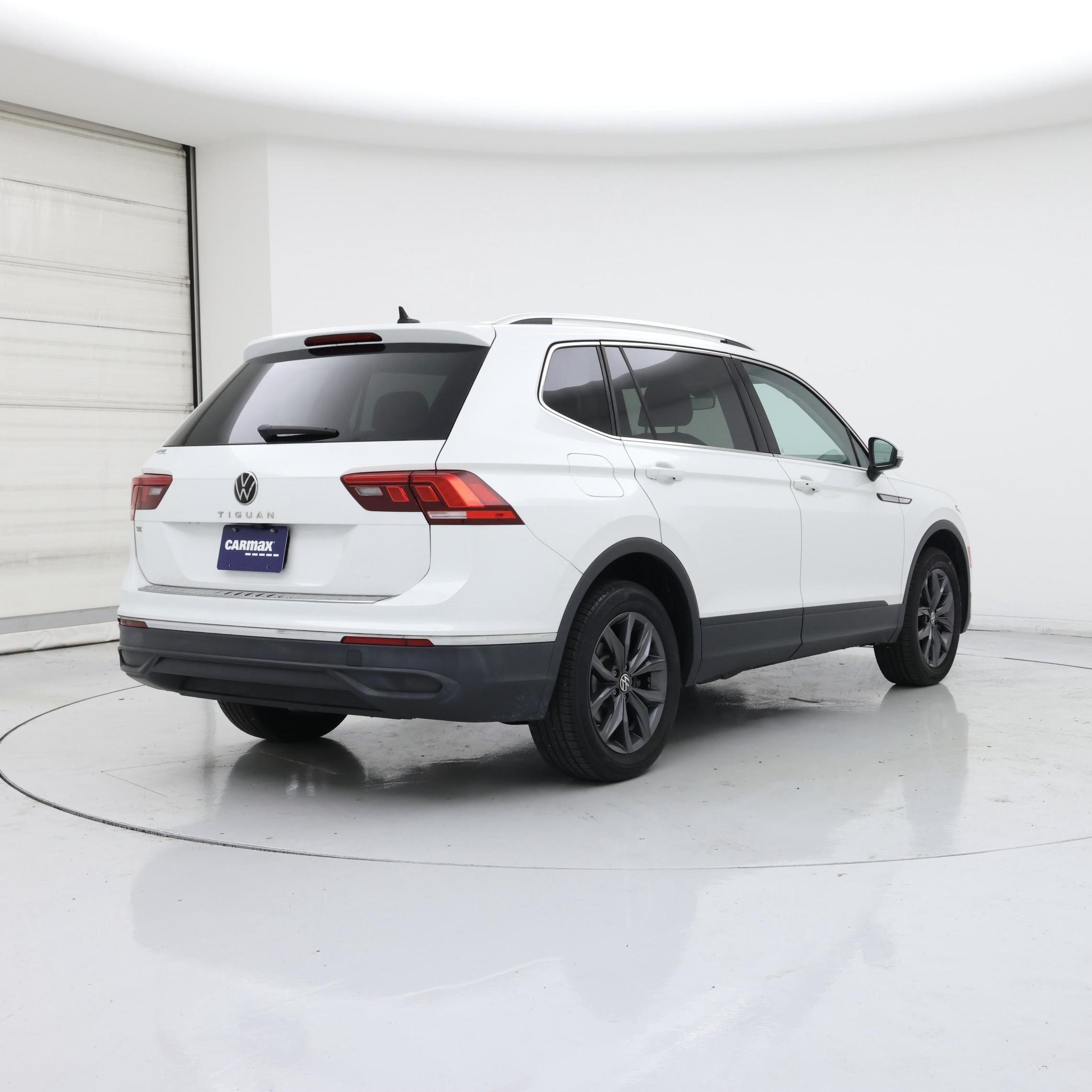 Thumbnail: 2023 Volkswagen Tiguan - 8