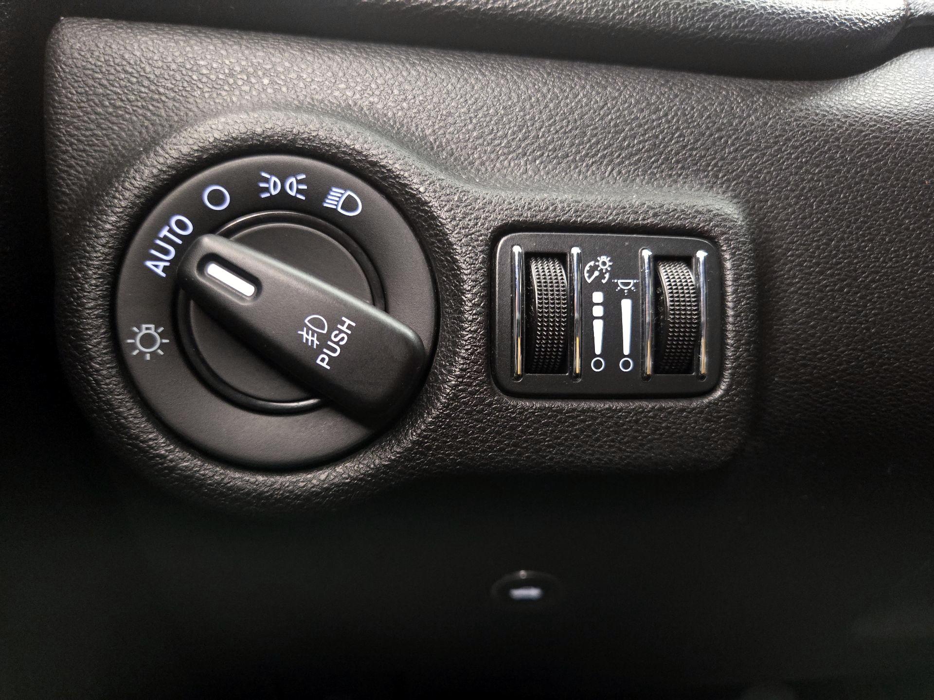 Thumbnail: 2016 Dodge Dart - 13