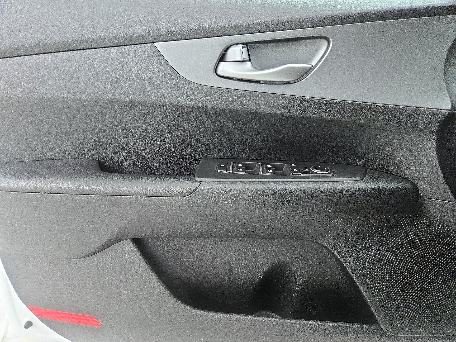 Thumbnail: 2019 Kia Forte - 12