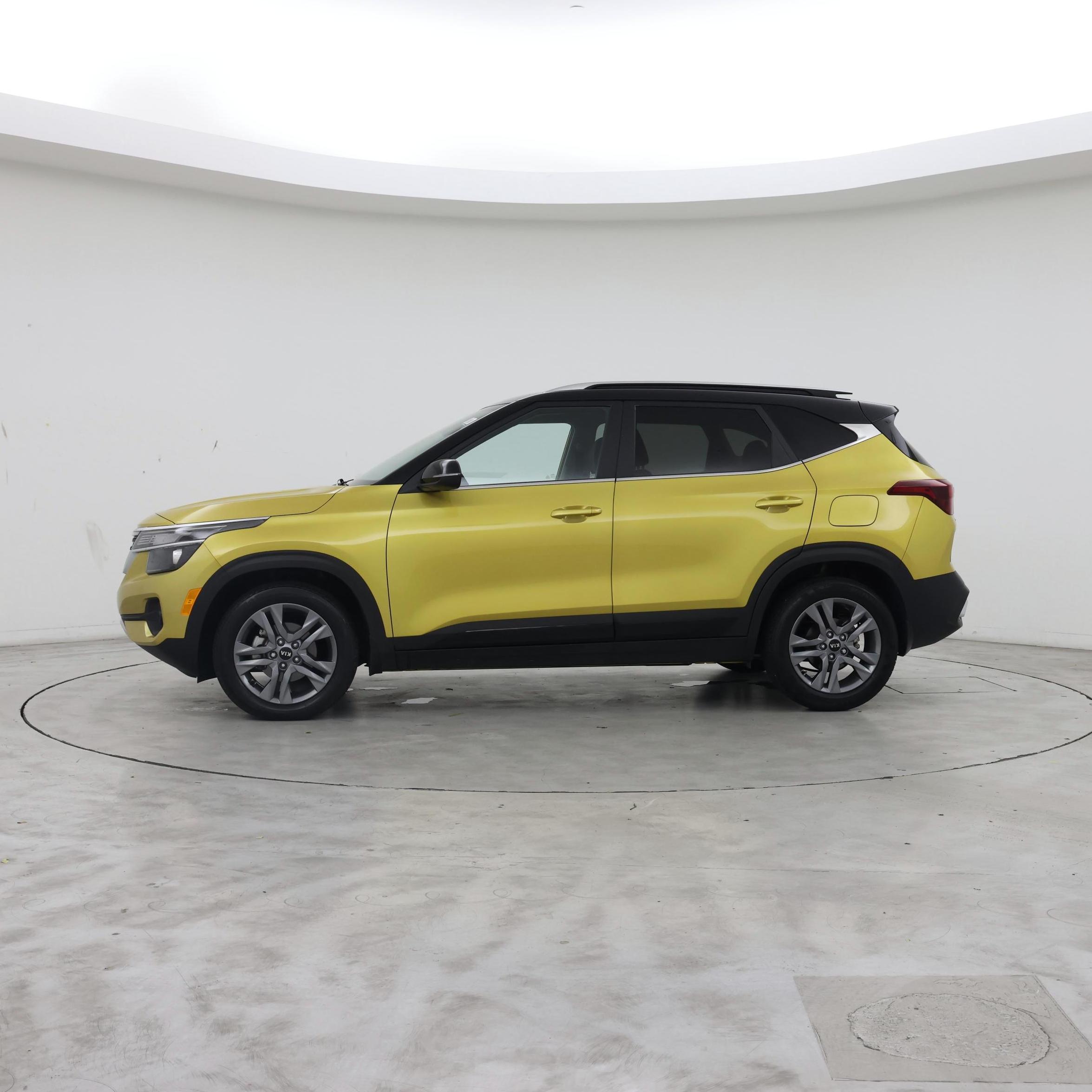 Thumbnail: 2021 Kia Seltos - 3