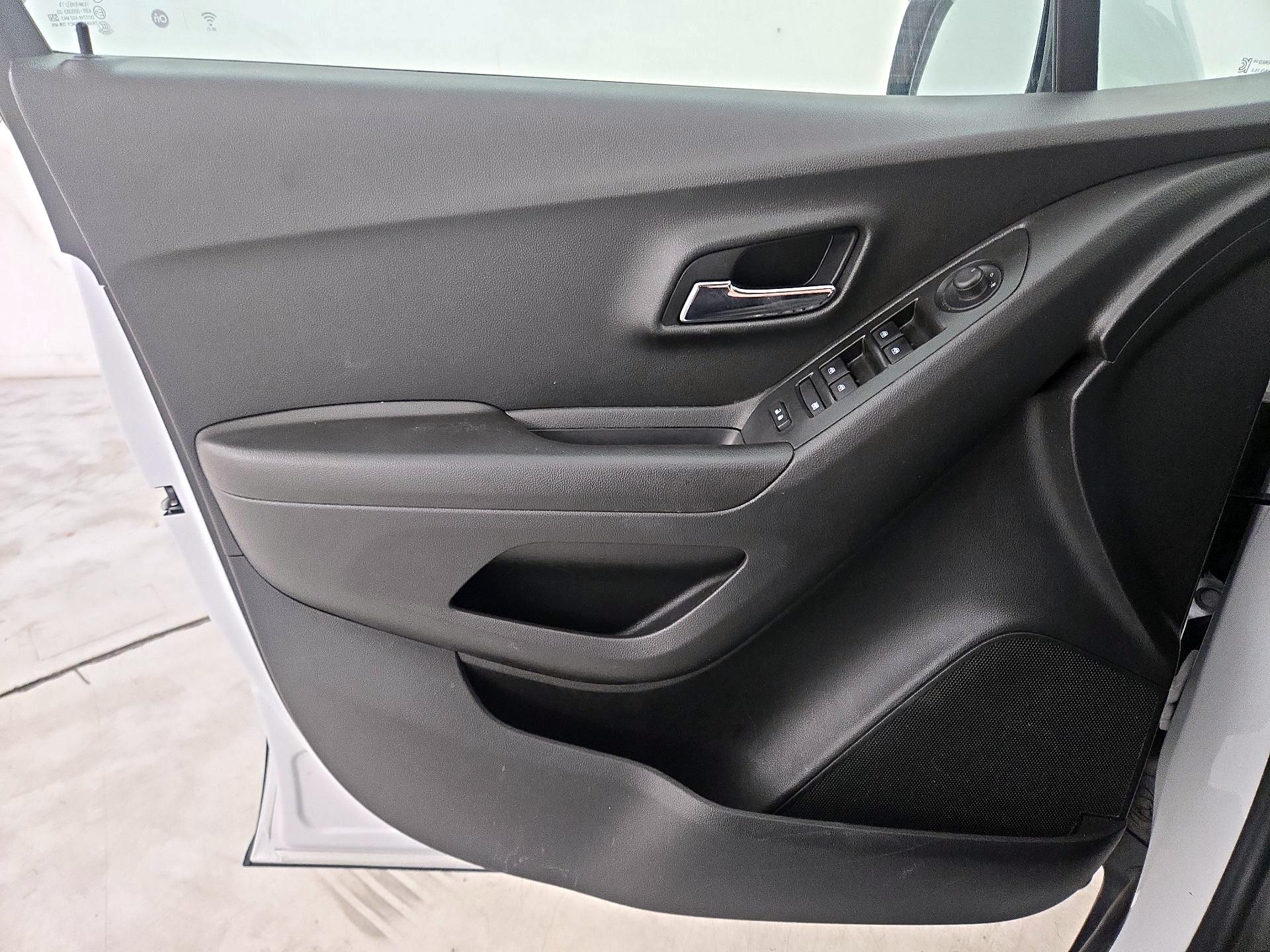 Thumbnail: 2021 Chevrolet Trax - 12