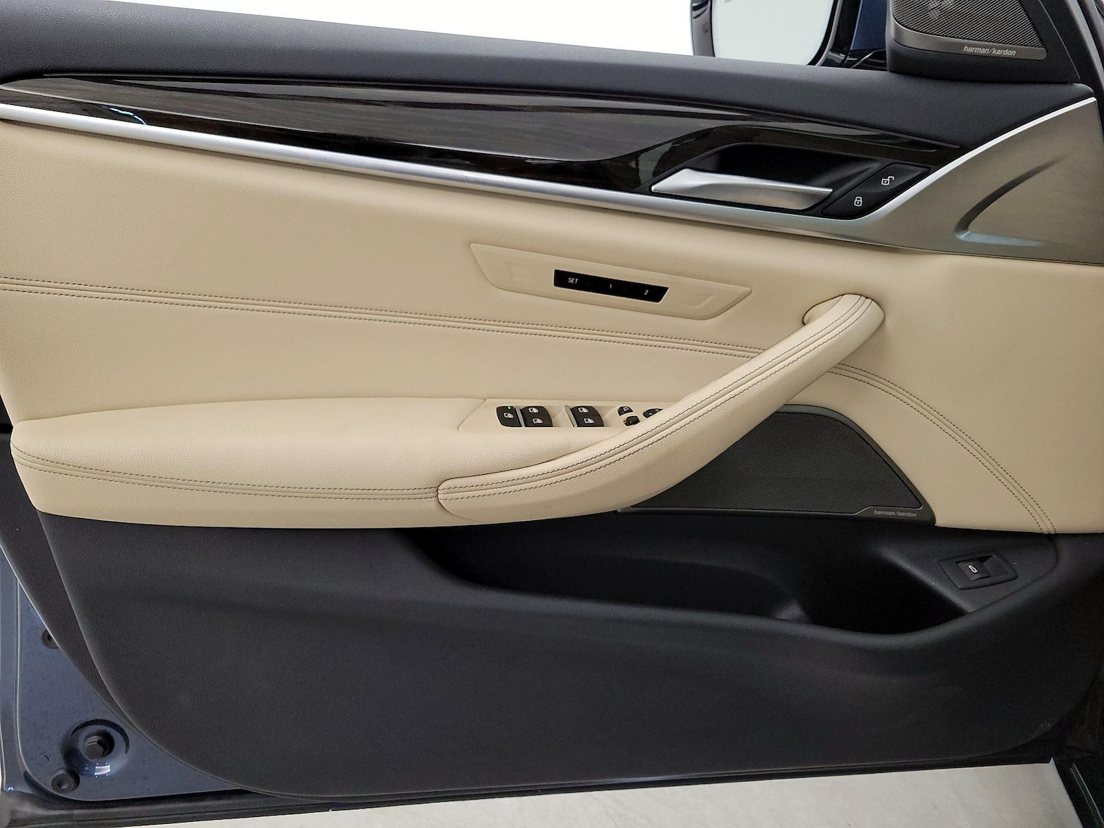 2023 BMW 5 Series 530i - Photo 13