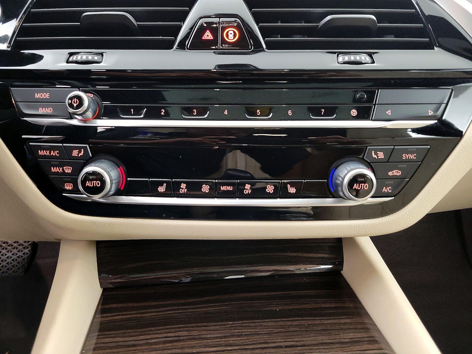 2023 BMW 5 Series 530i - Photo 18