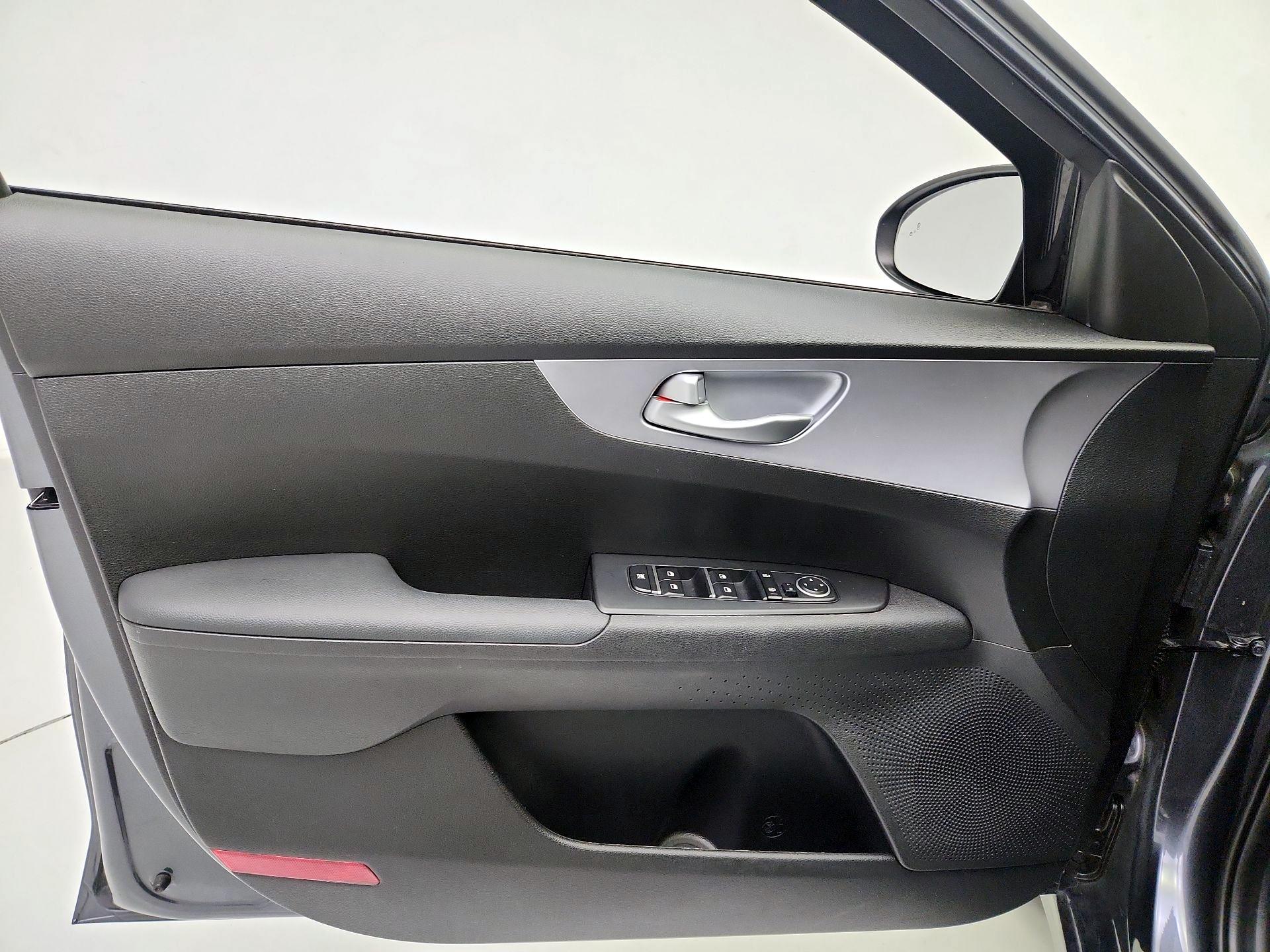 Thumbnail: 2023 Kia Forte - 12