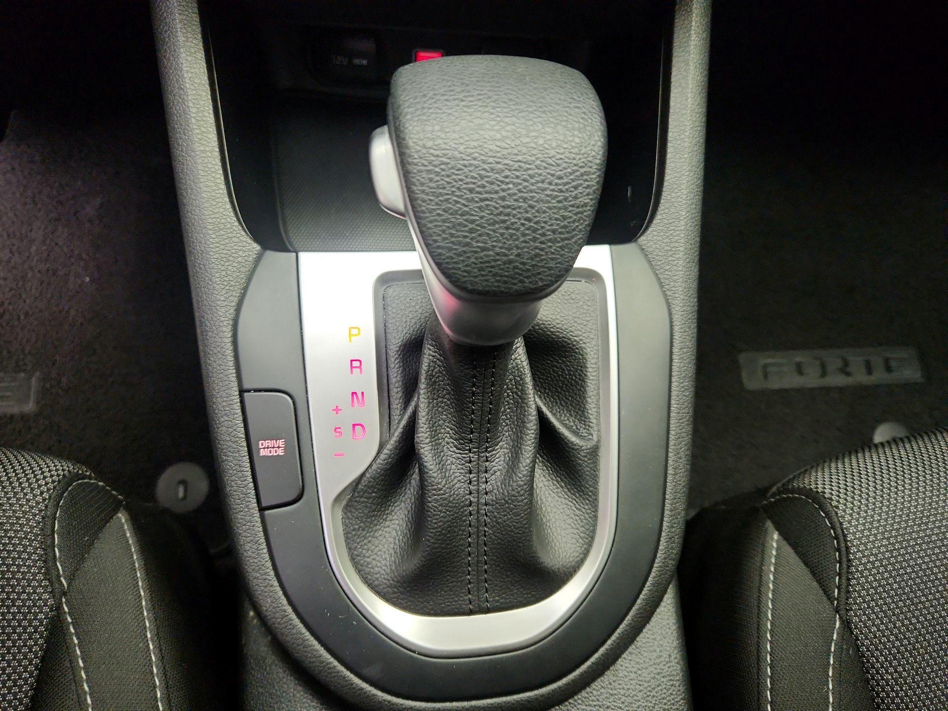 Thumbnail: 2023 Kia Forte - 17