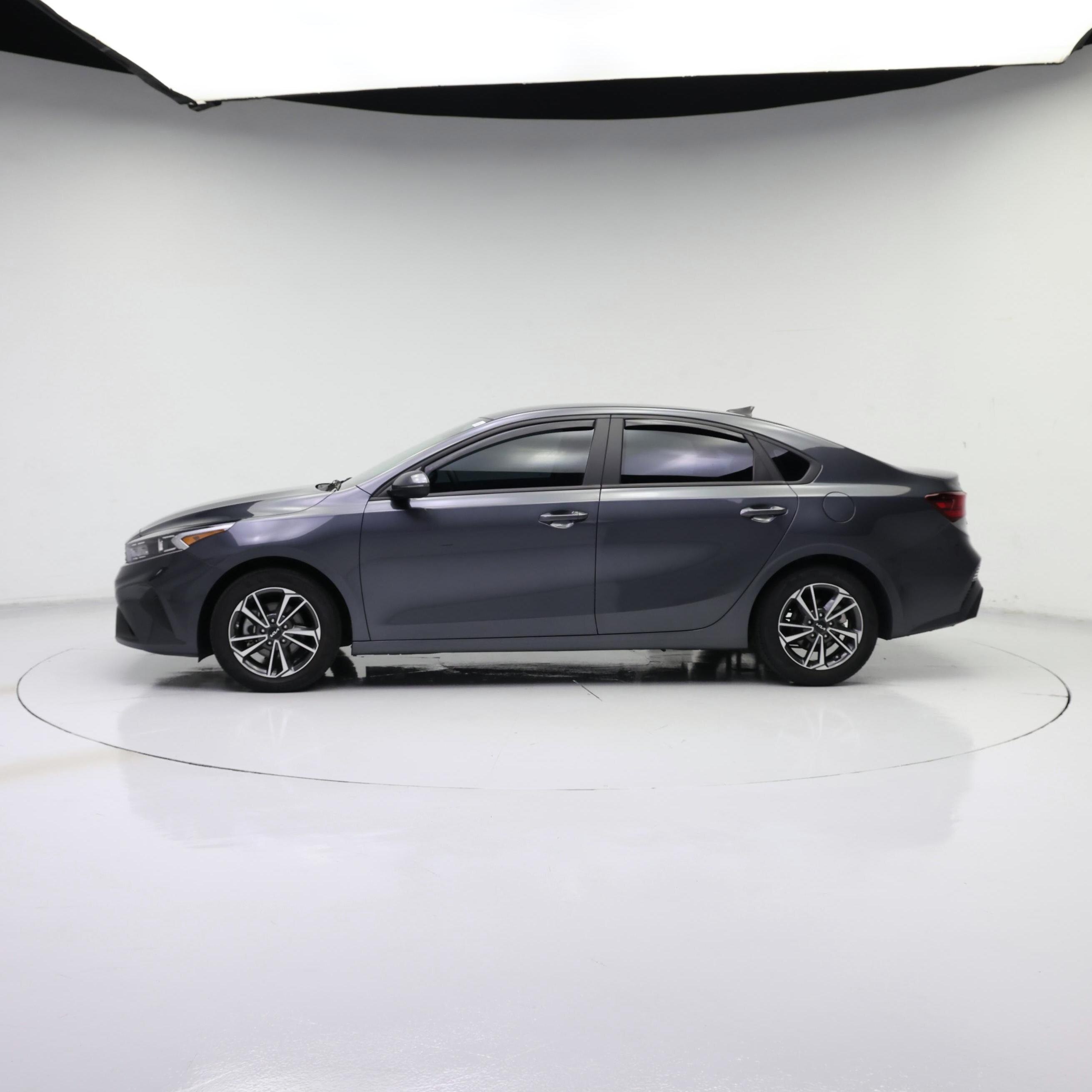 Thumbnail: 2023 Kia Forte - 3