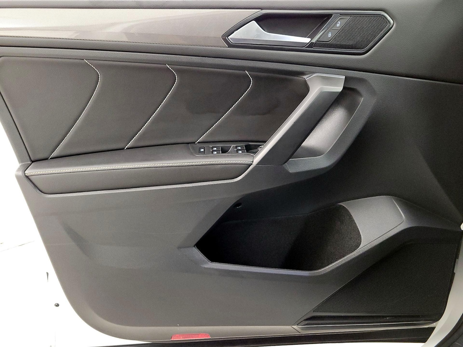 2023 Volkswagen Tiguan SE - Photo 13