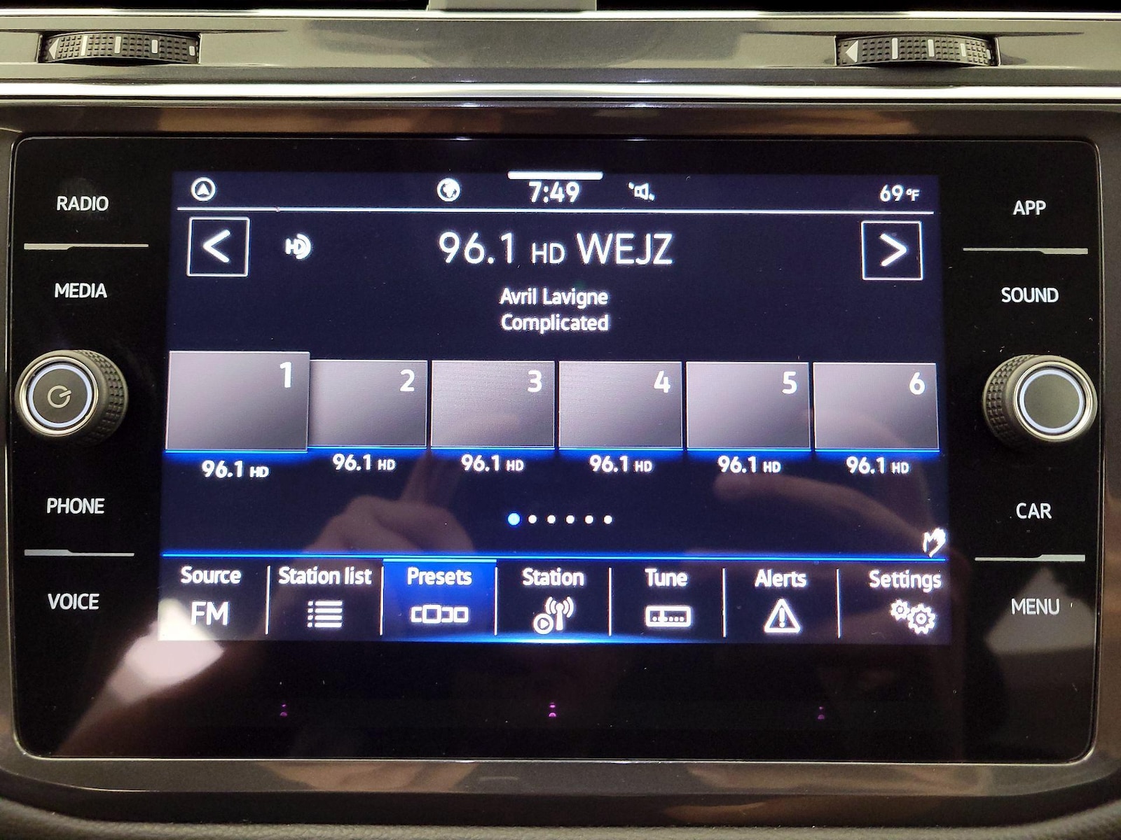 2023 Volkswagen Tiguan SE - Photo 16
