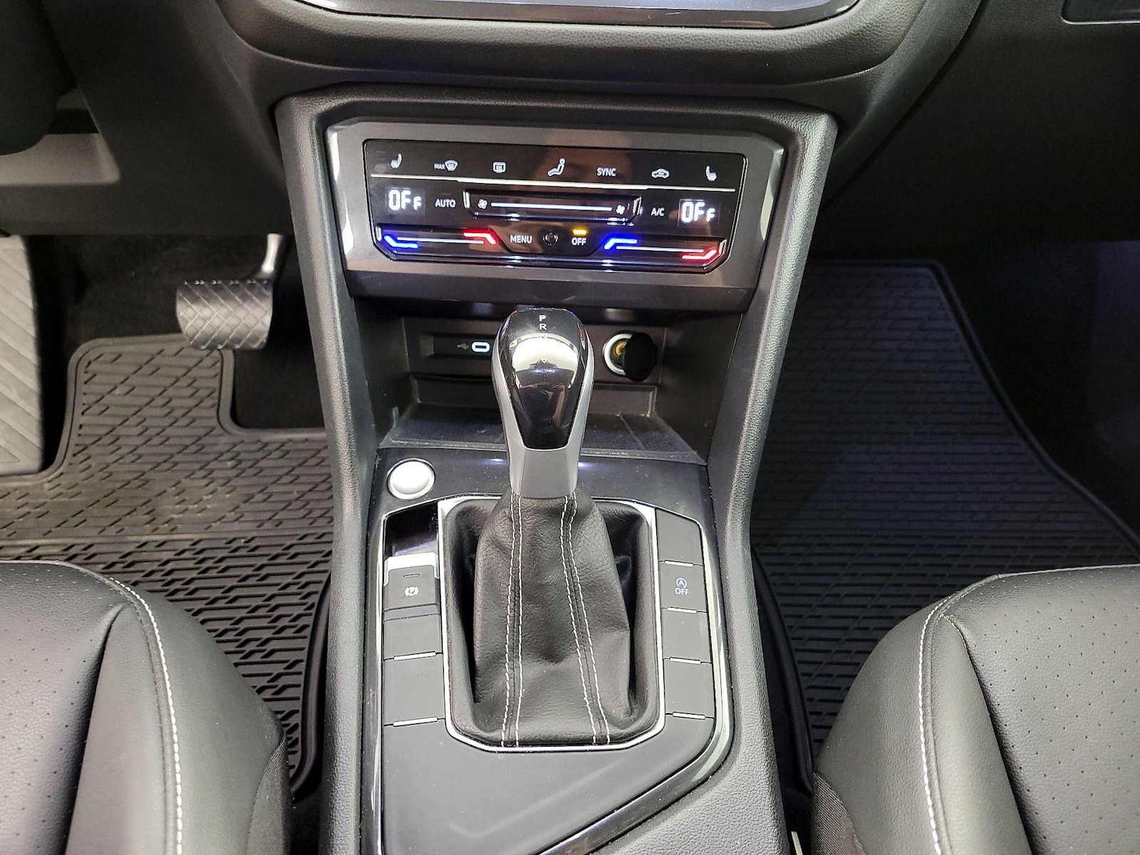 2023 Volkswagen Tiguan SE - Photo 18