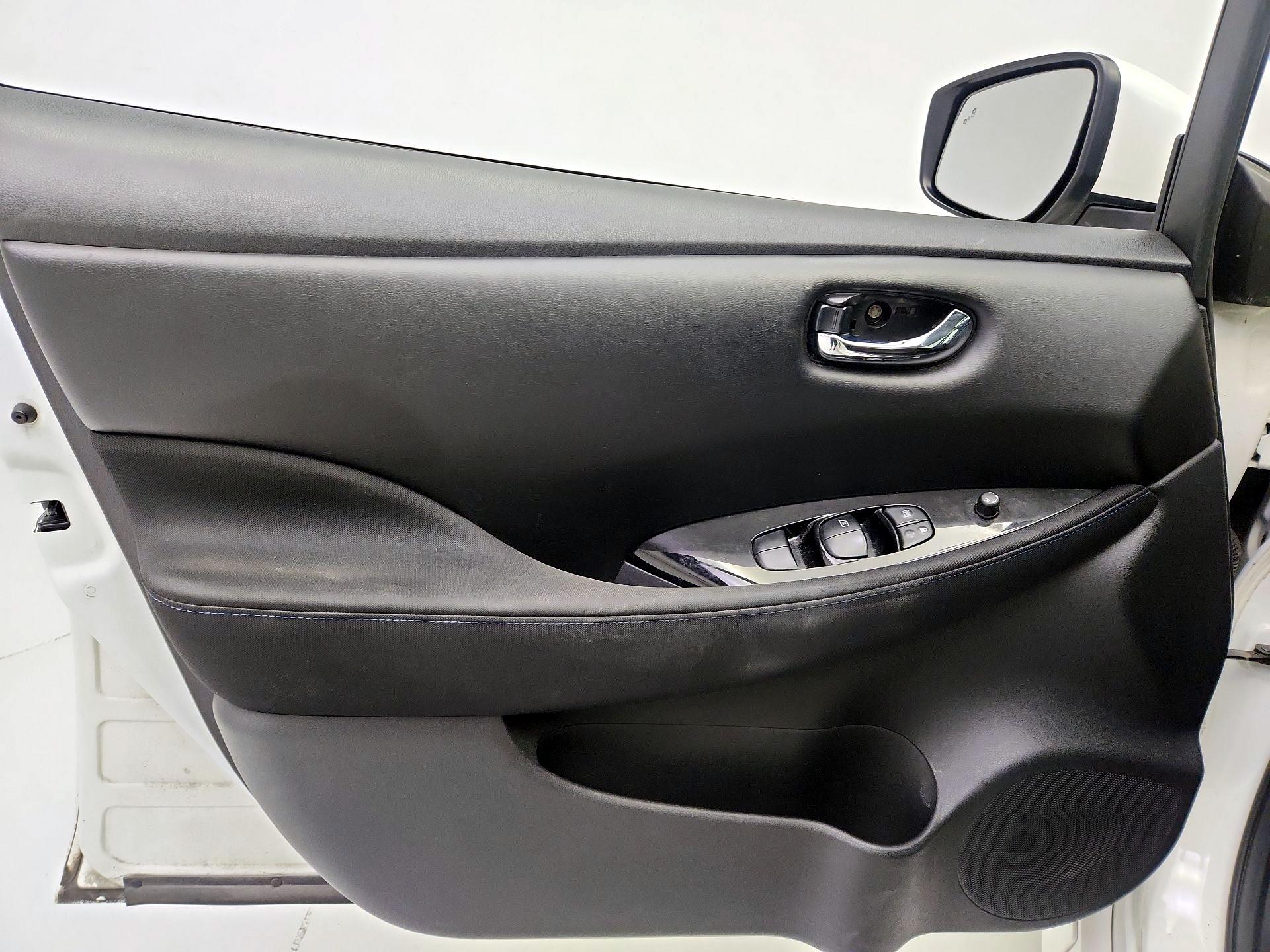 Thumbnail: 2020 Nissan Leaf - 12