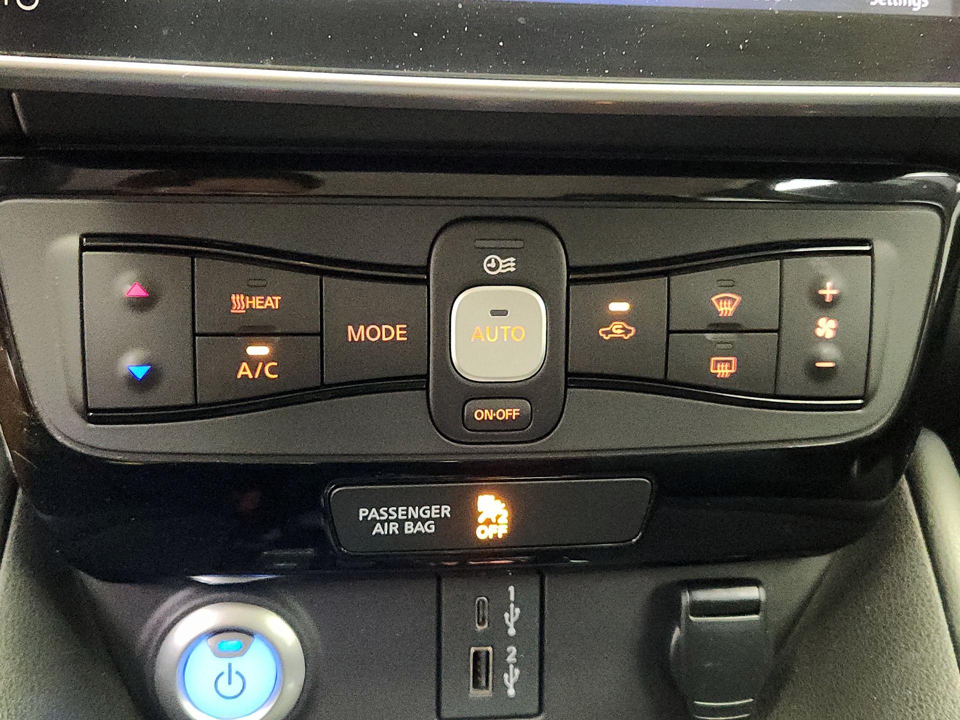 Thumbnail: 2020 Nissan Leaf - 17
