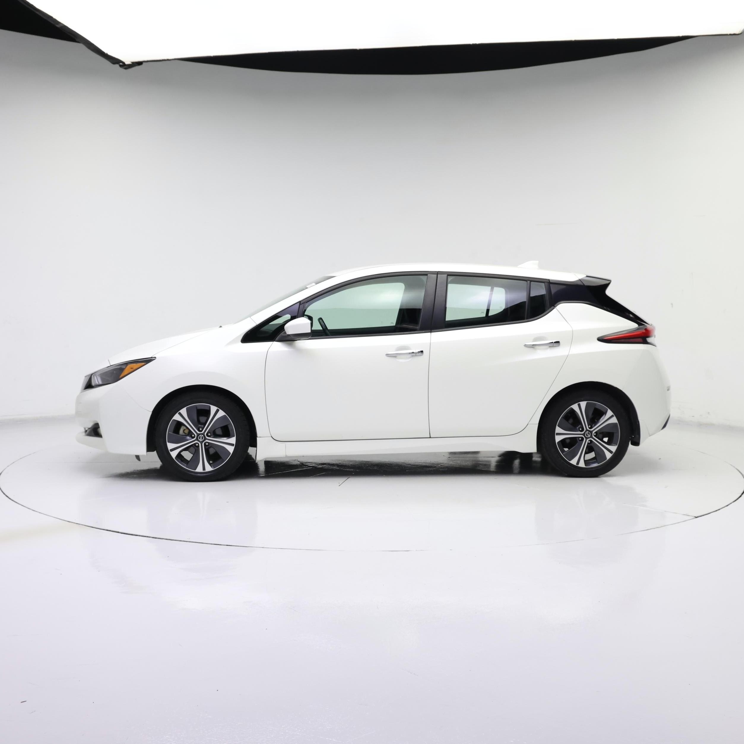 Thumbnail: 2020 Nissan Leaf - 3
