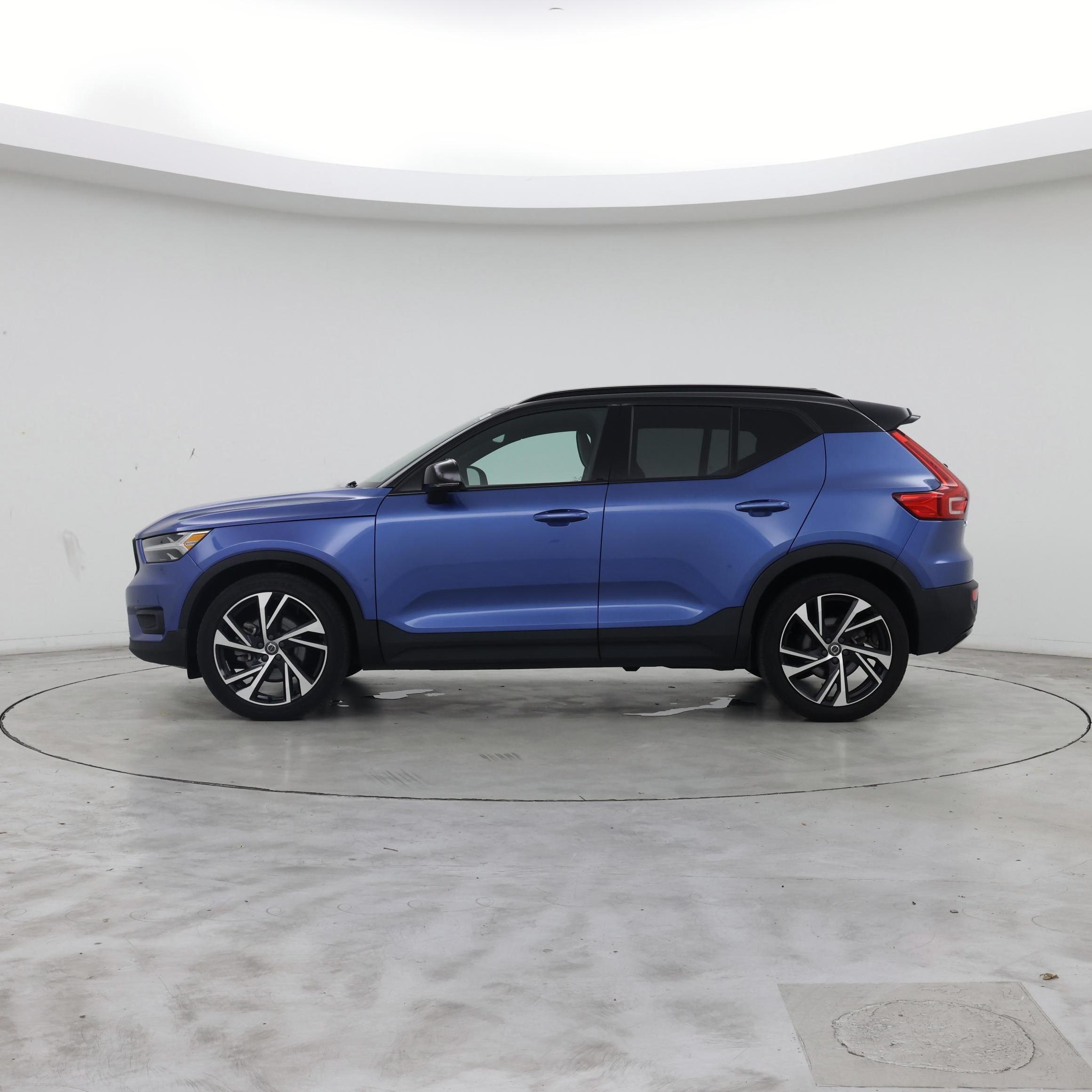 Thumbnail: 2021 Volvo XC40 - 3