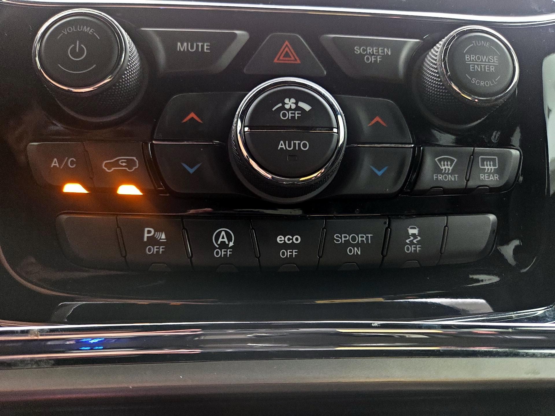 Thumbnail: 2019 Jeep Grand Cherokee - 16