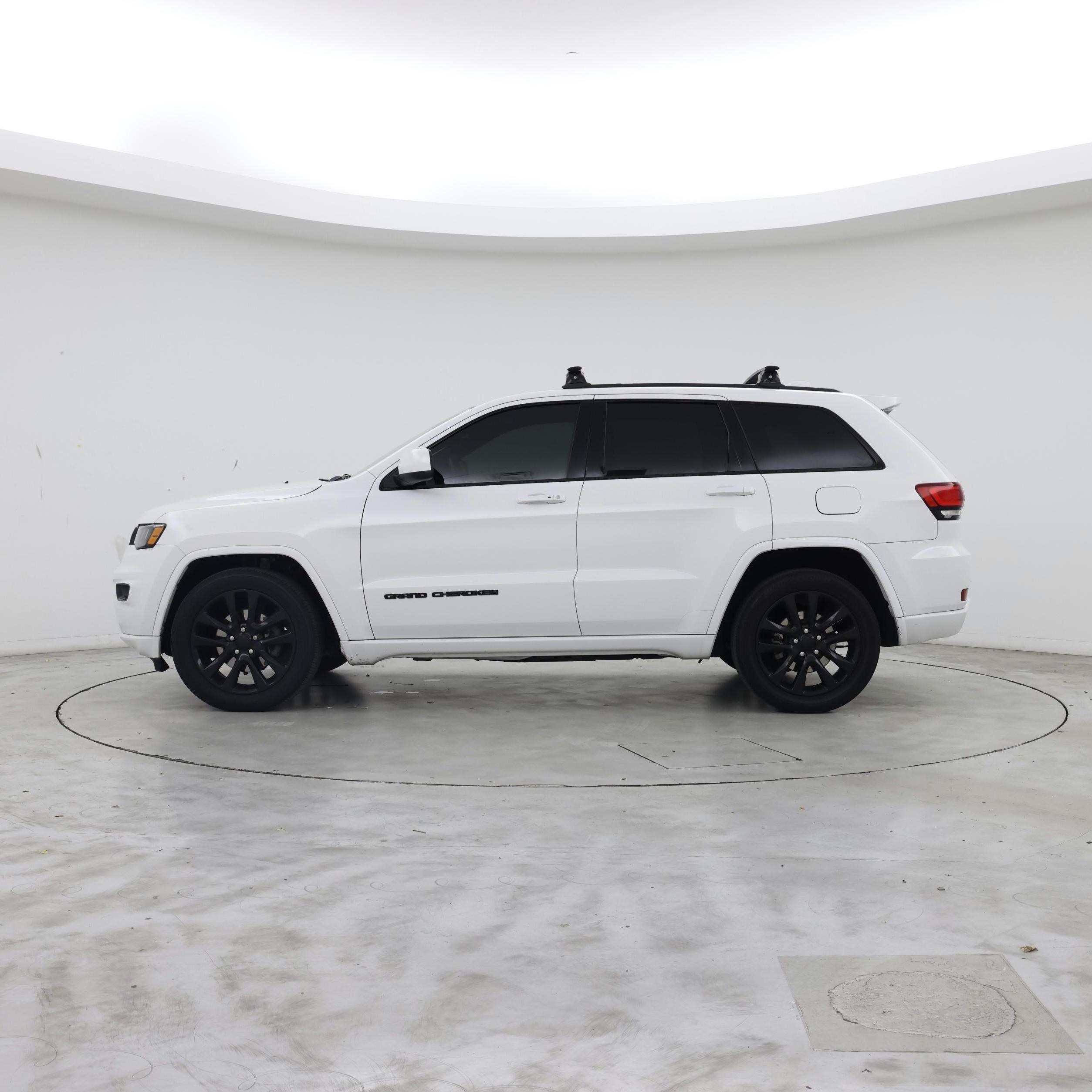 Thumbnail: 2019 Jeep Grand Cherokee - 3