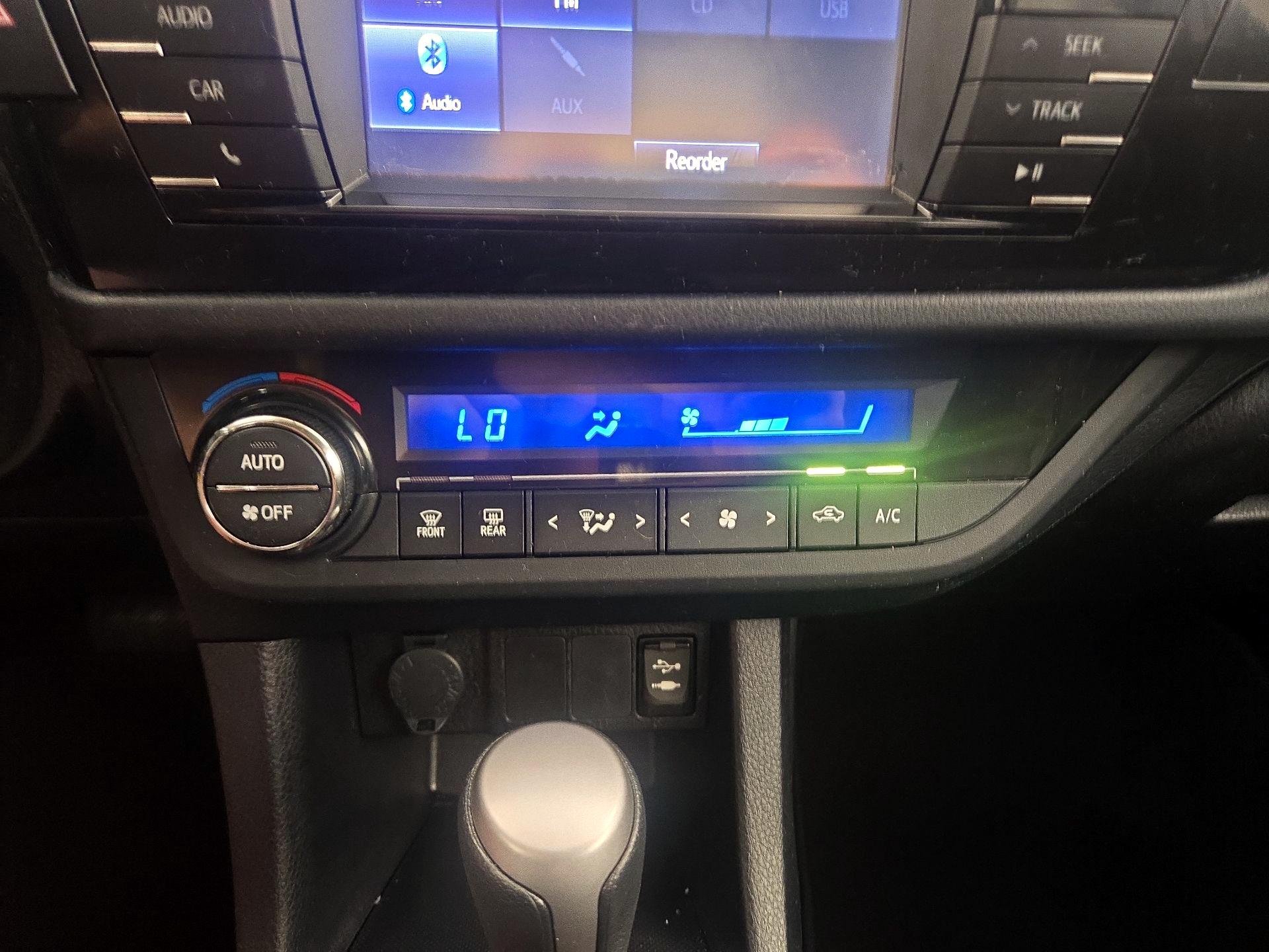 Thumbnail: 2016 Toyota Corolla - 16