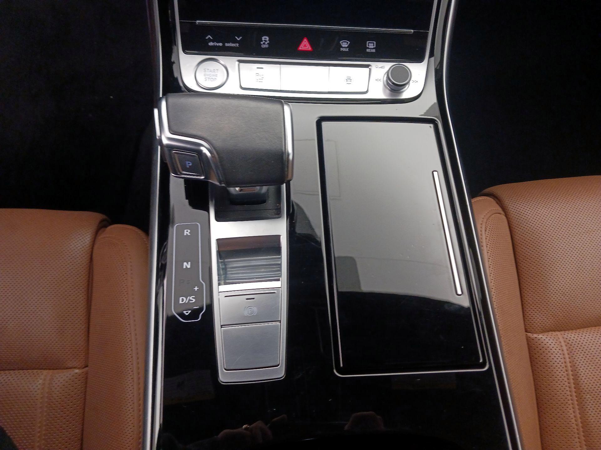 Thumbnail: 2020 Audi A8 - 18