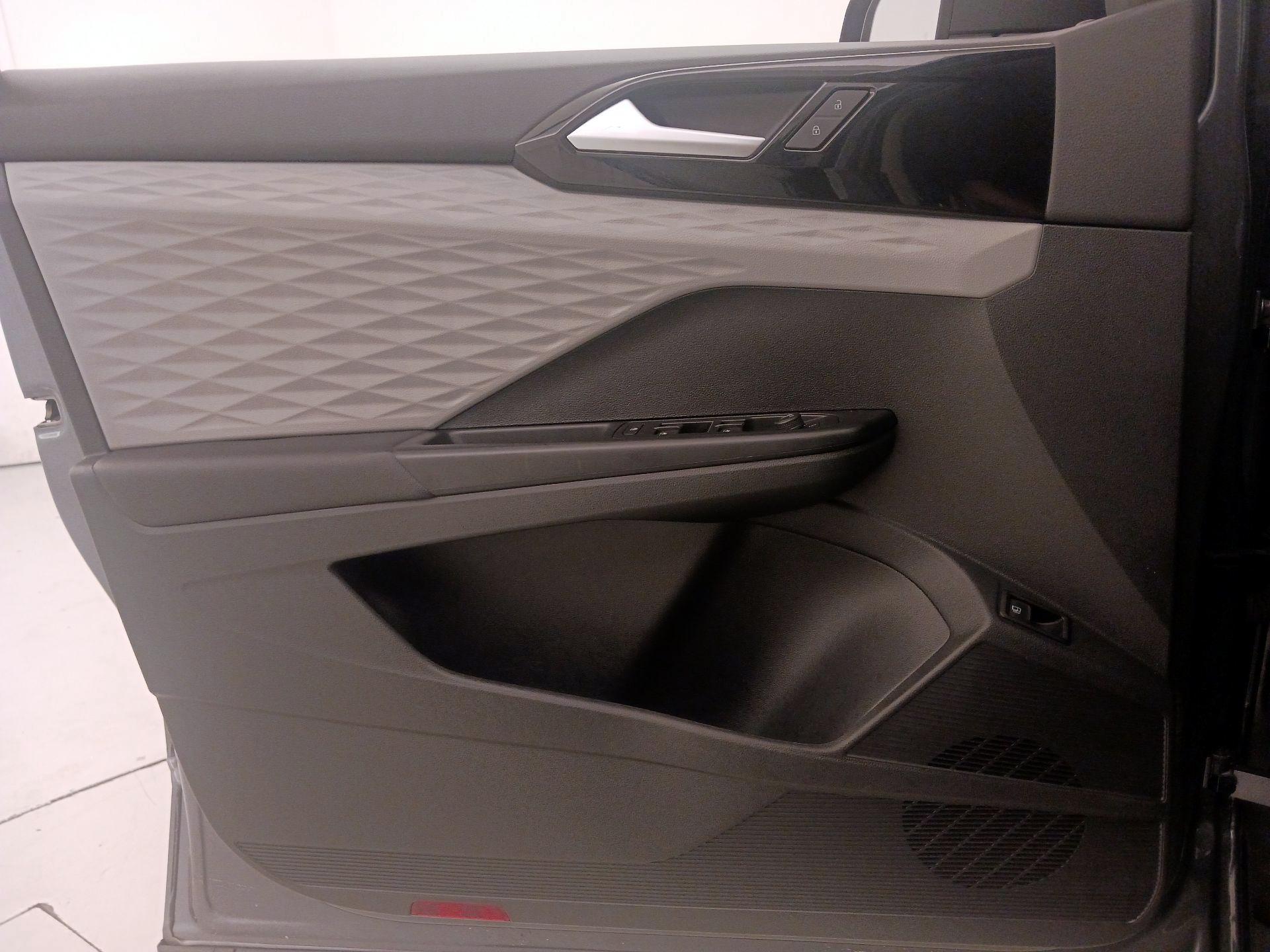 Thumbnail: 2023 Volkswagen Taos - 12
