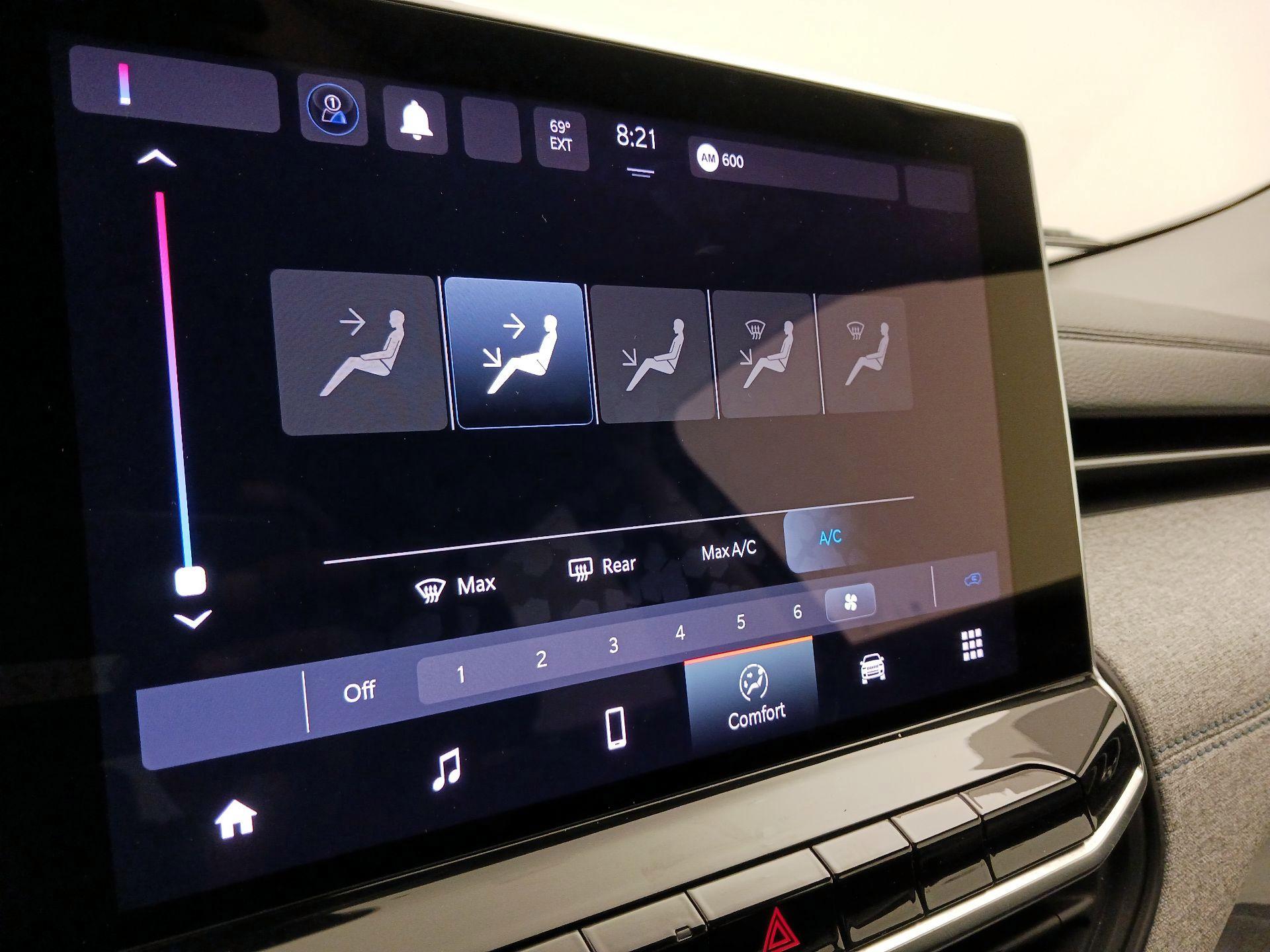 Thumbnail: 2022 Jeep Compass - 16