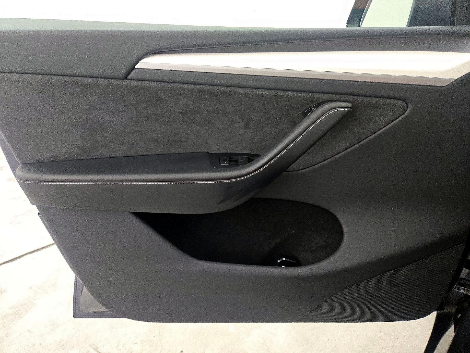 Thumbnail: 2023 Tesla Model Y - 12