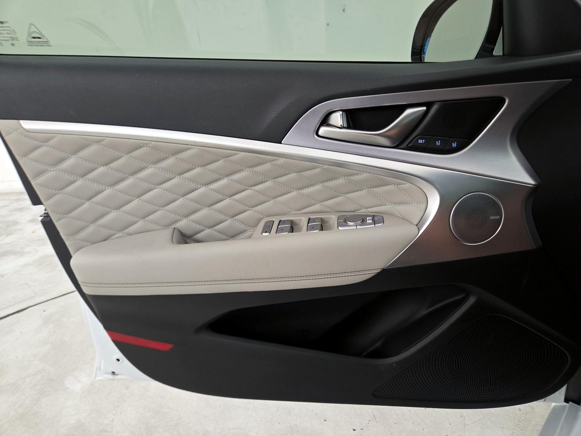 Thumbnail: 2020 Genesis G70 - 12