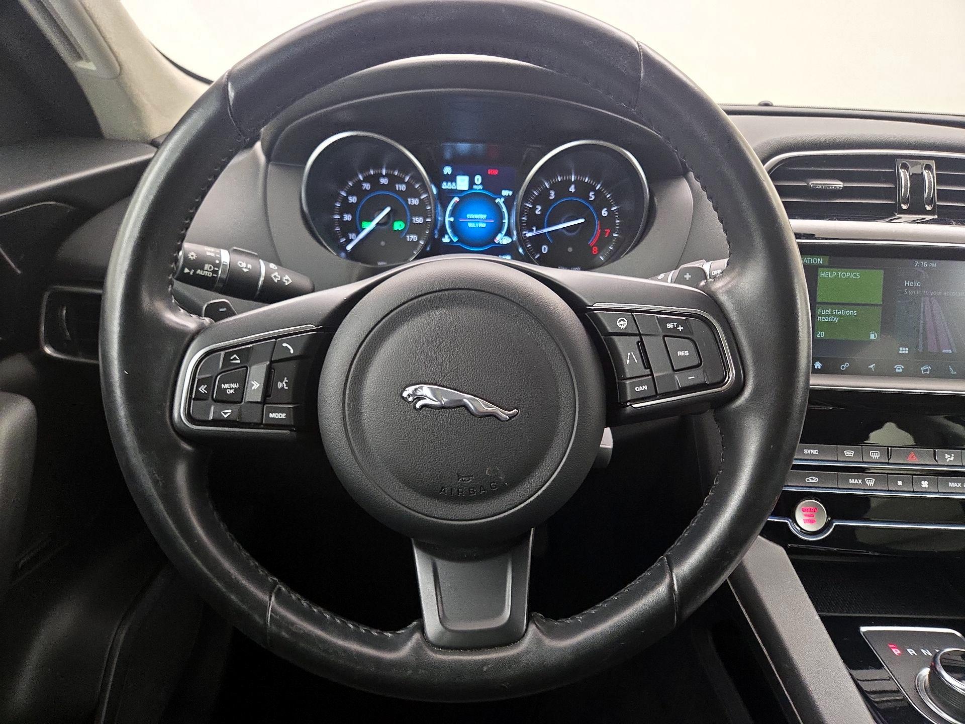 Thumbnail: 2020 Jaguar F-Pace - 10