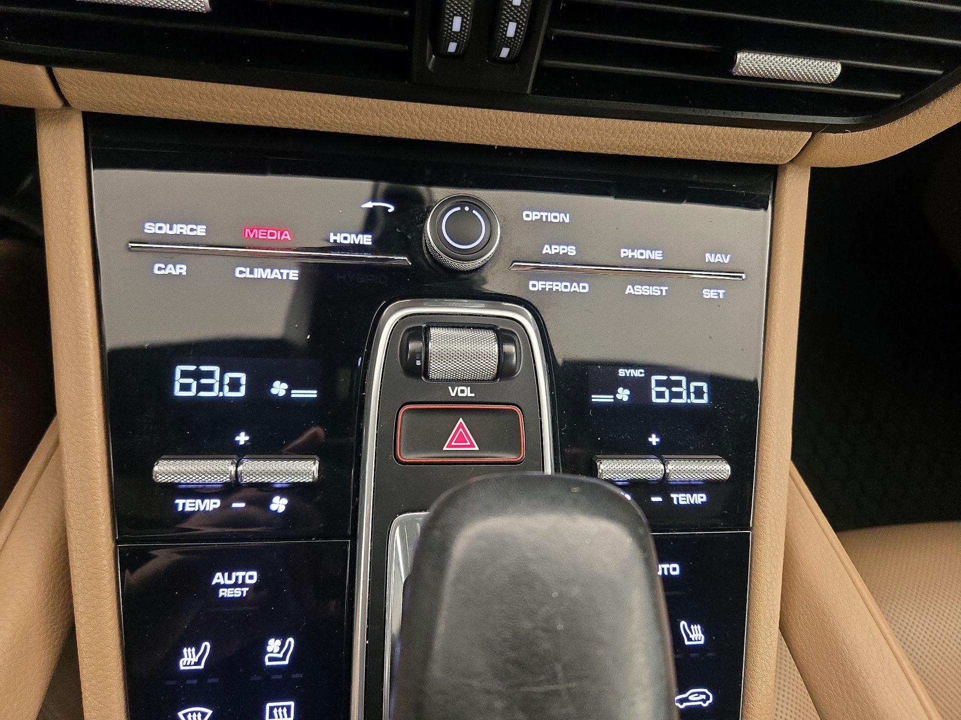 Thumbnail: 2020 Porsche Cayenne - 17