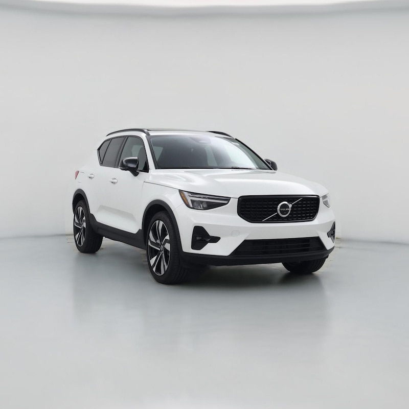 2023 Volvo XC40 B4 Plus Dark Theme