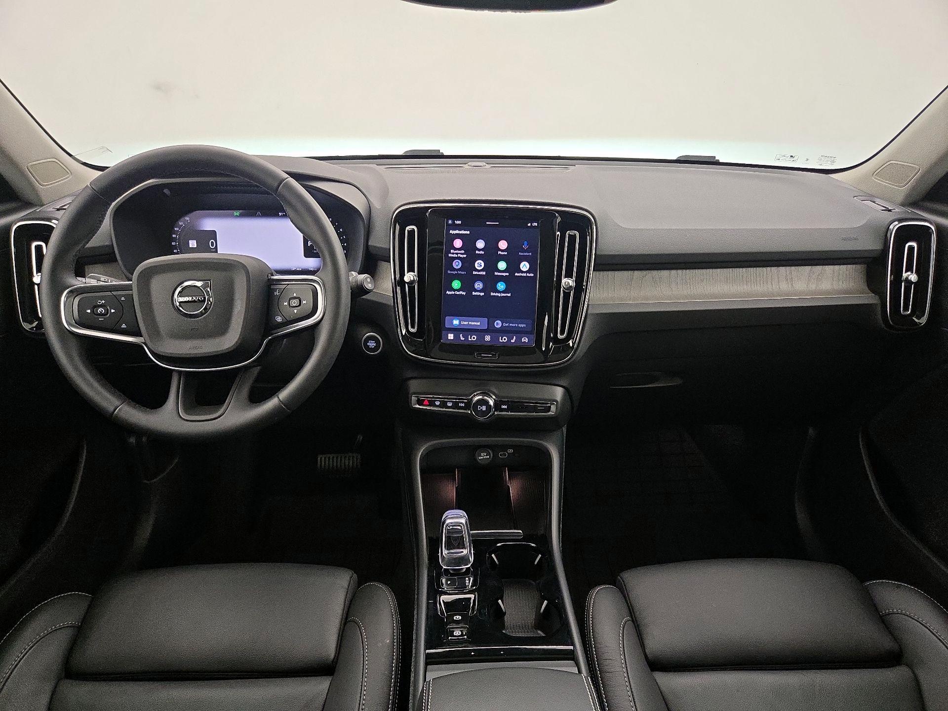 Thumbnail: 2023 Volvo XC40 - 9