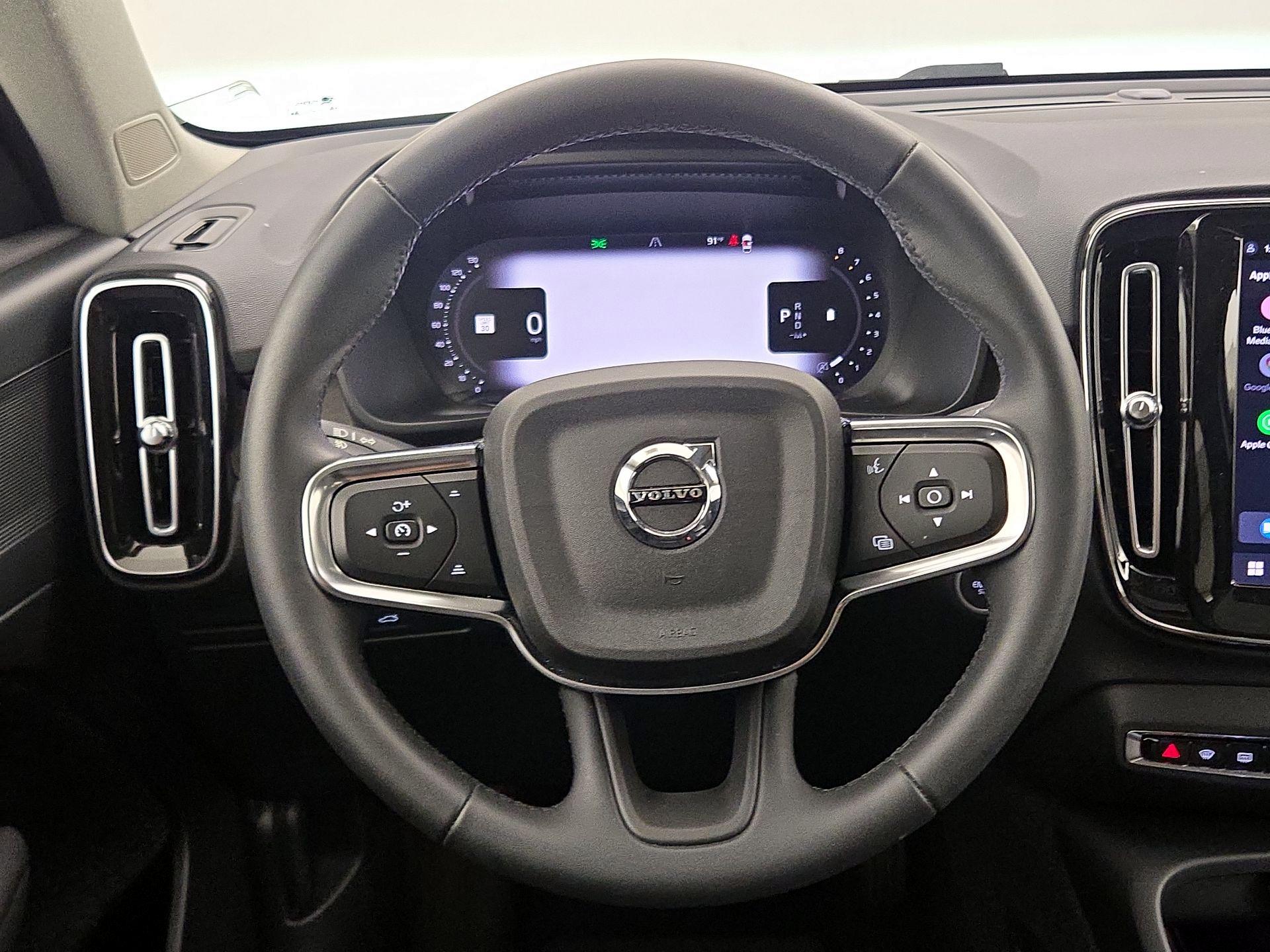 Thumbnail: 2023 Volvo XC40 - 10