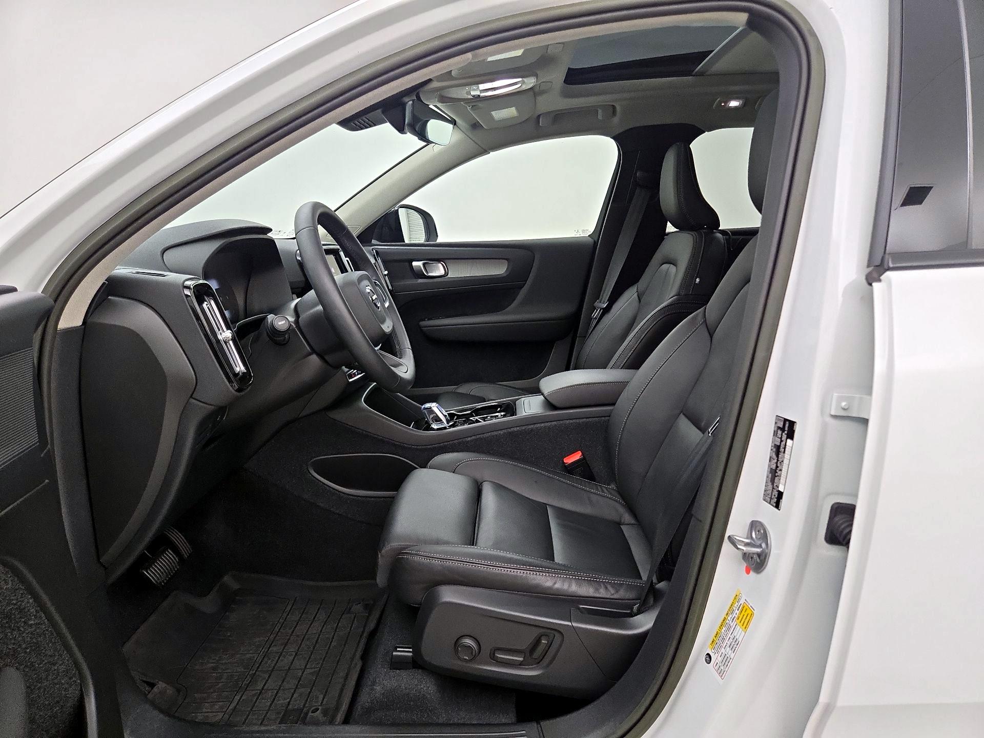 Thumbnail: 2023 Volvo XC40 - 11