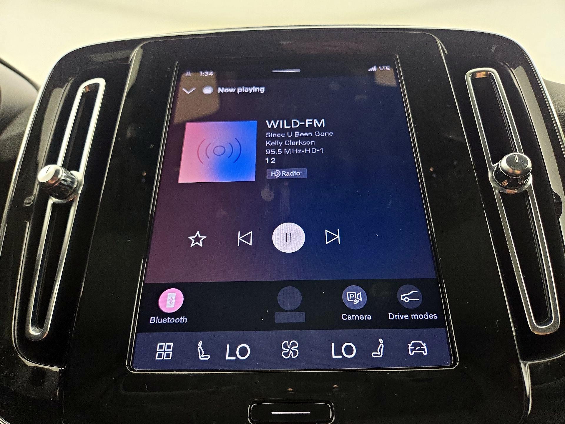 Thumbnail: 2023 Volvo XC40 - 15