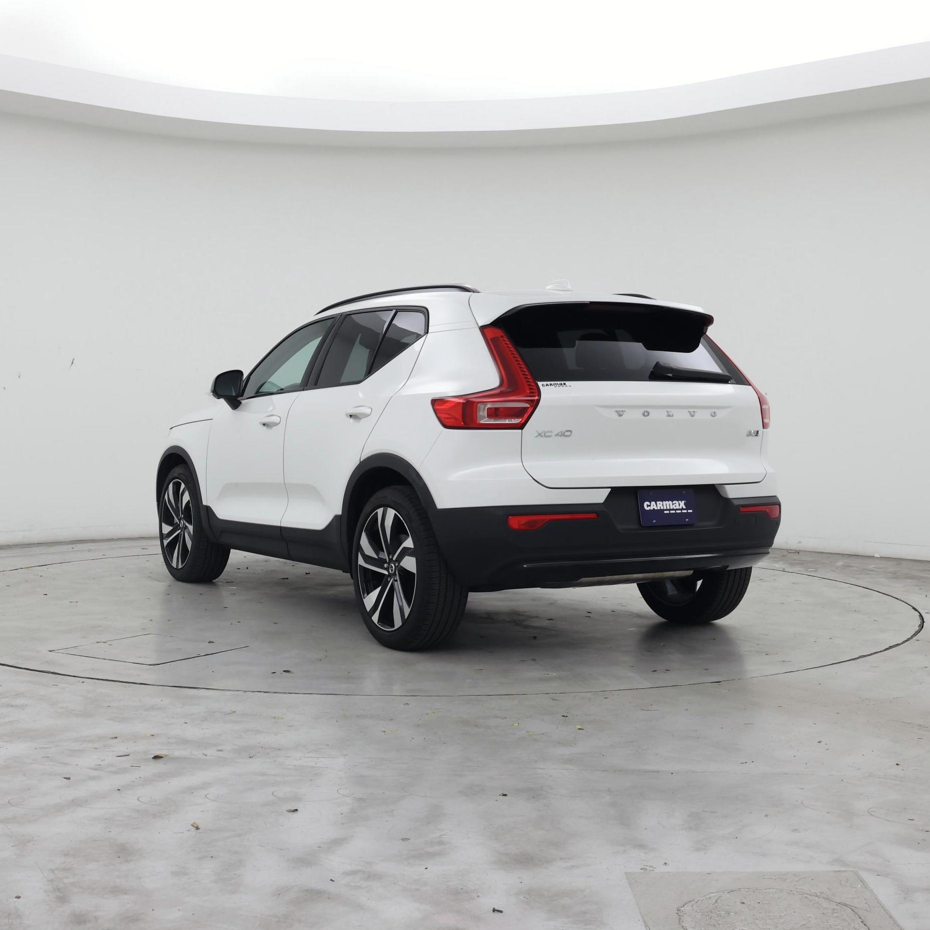Thumbnail: 2023 Volvo XC40 - 2