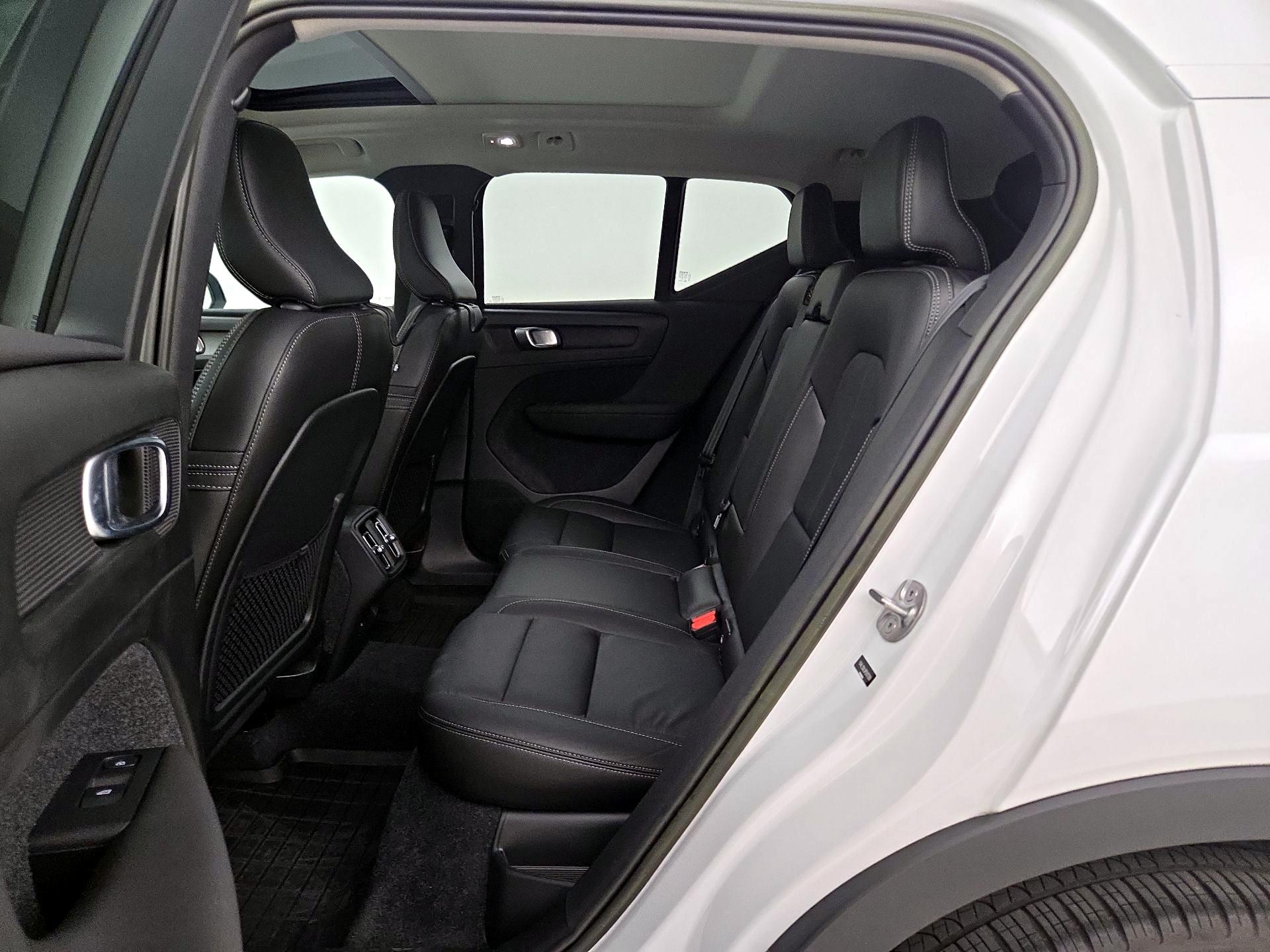 Thumbnail: 2023 Volvo XC40 - 20