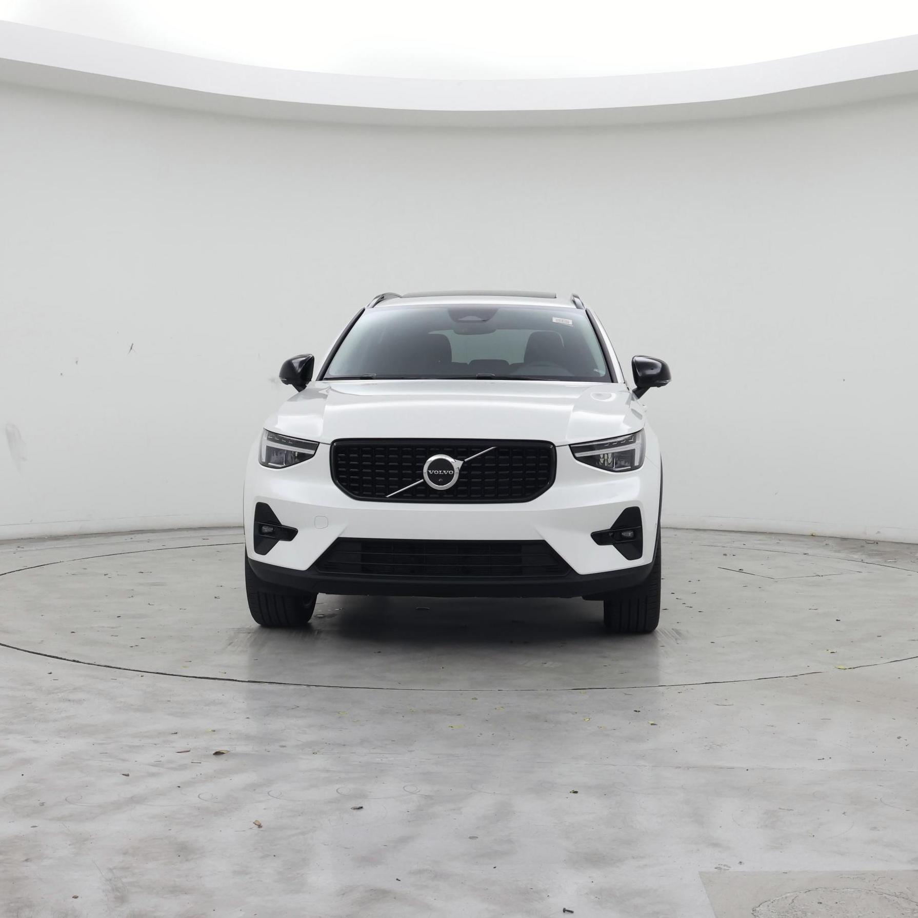 Thumbnail: 2023 Volvo XC40 - 5
